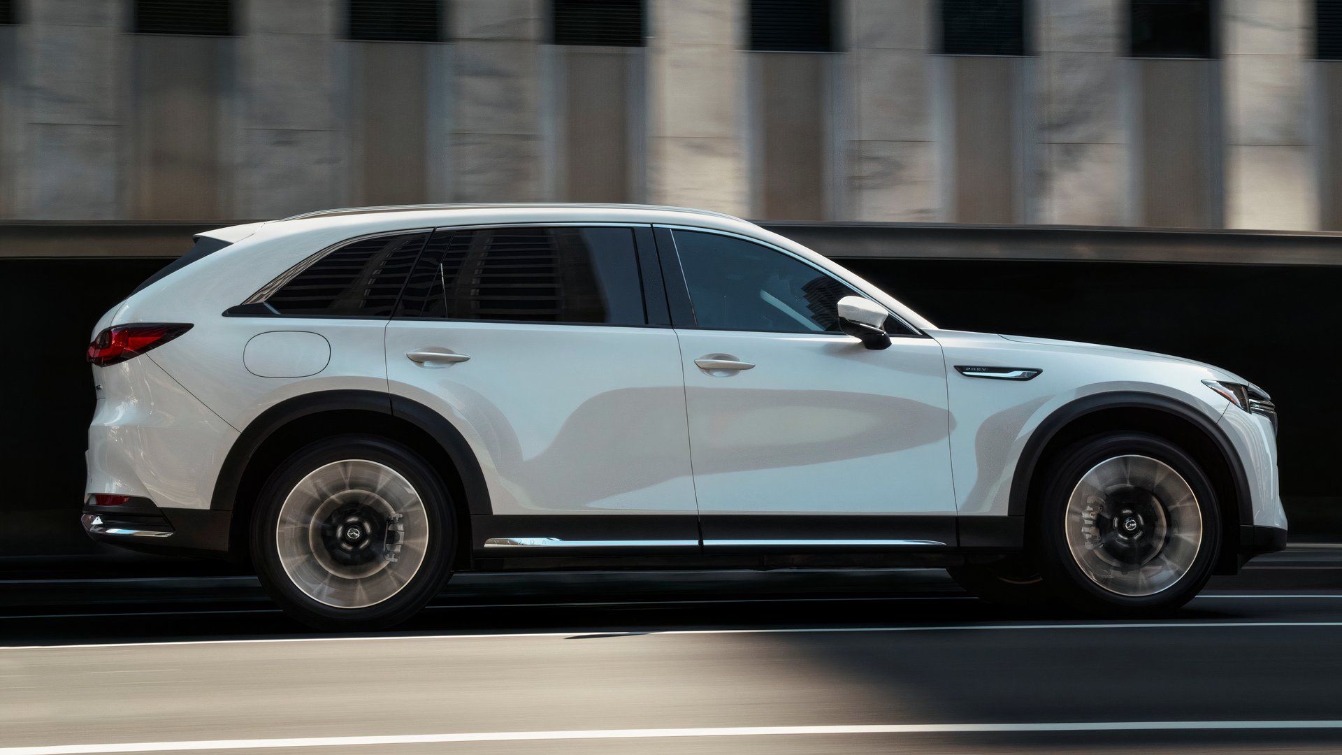 Side shot of 2025 Mazda CX-90 PHEV