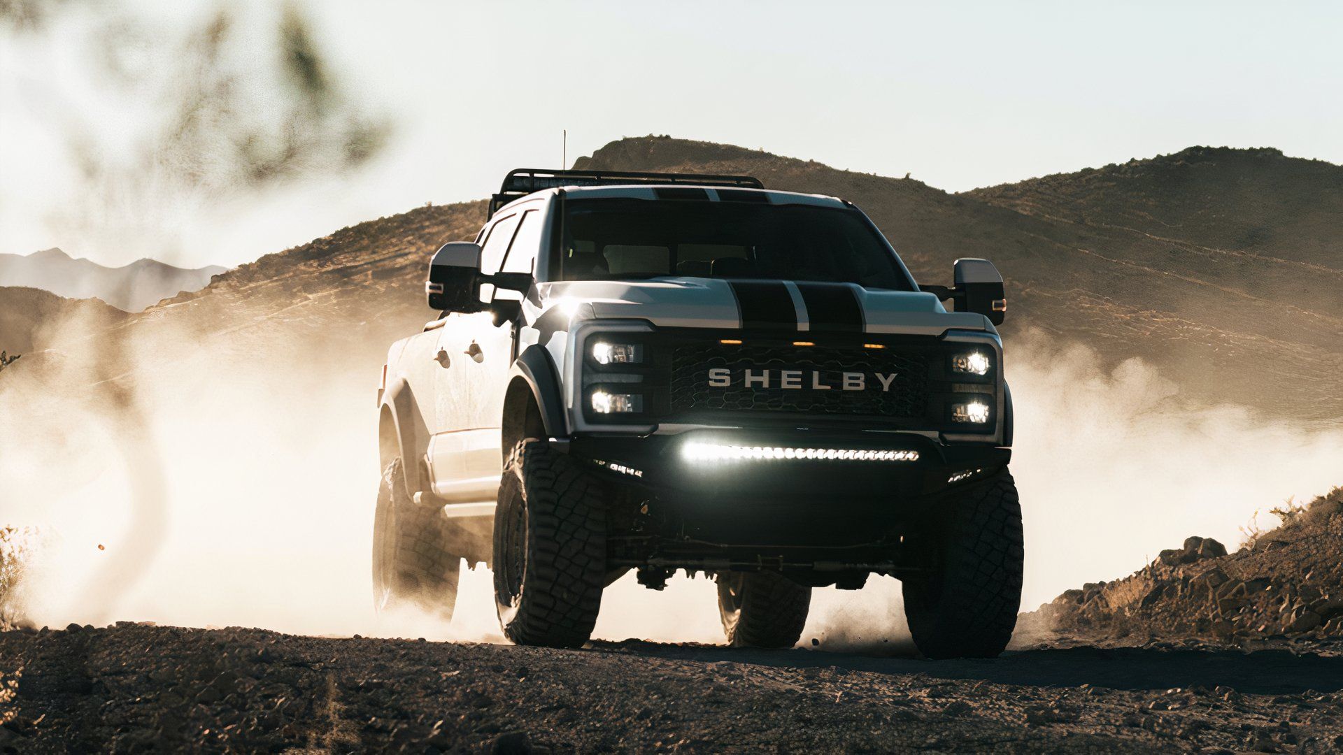 Vista frontal do Shelby F-250 Super Baja