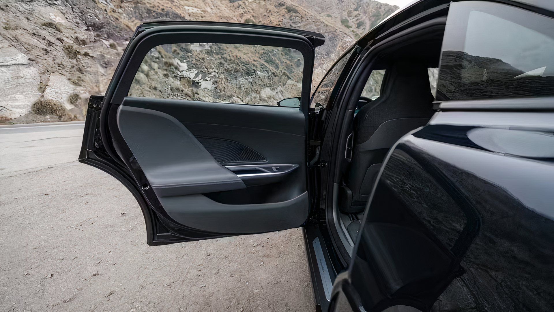 Porta Lucid Air Sapphire do US Armor Group