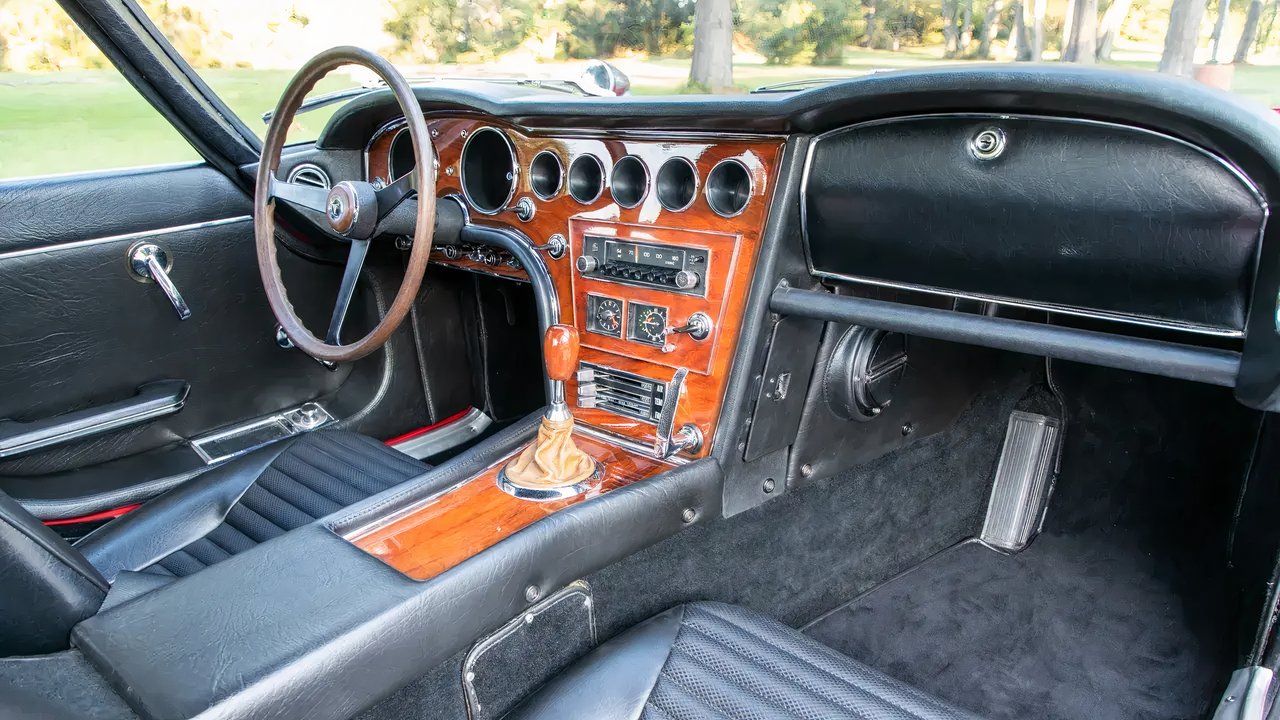 Toyota 2000gt 1967 foto frontal interna