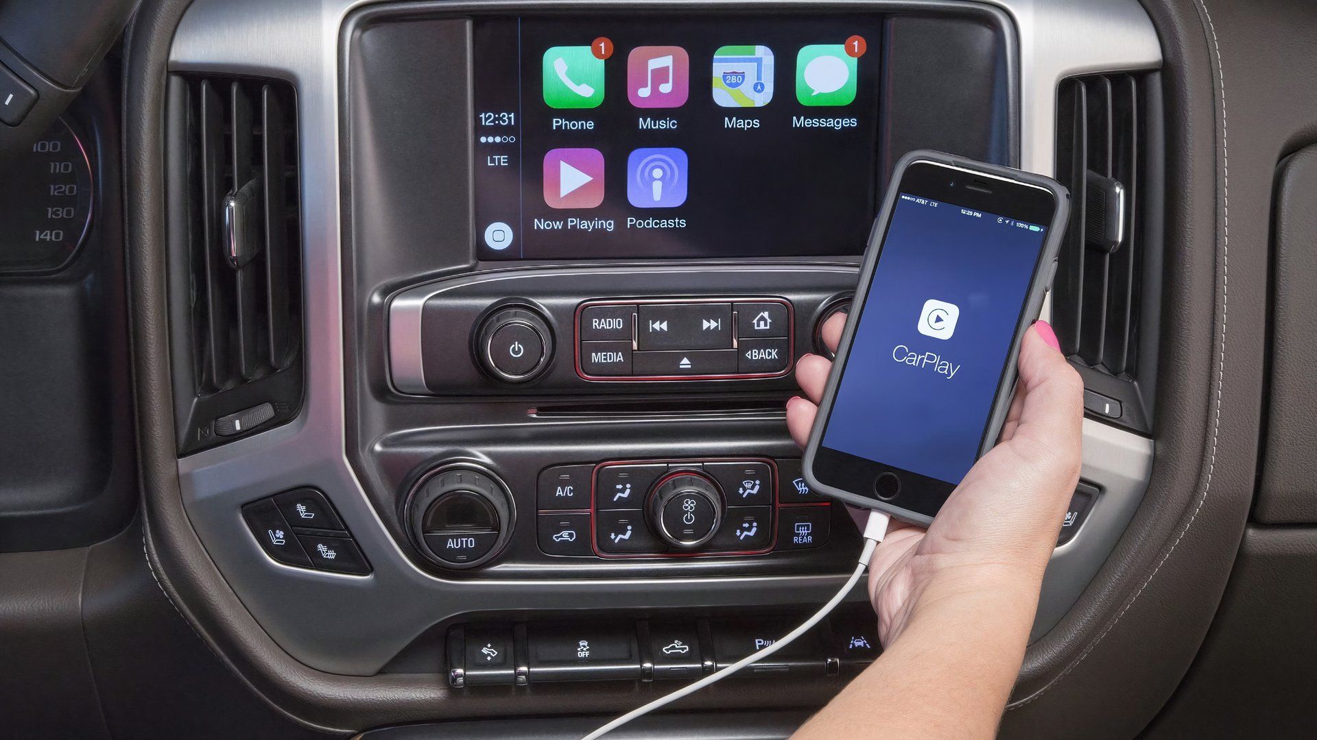 how to activate apple carplay on iphone 15