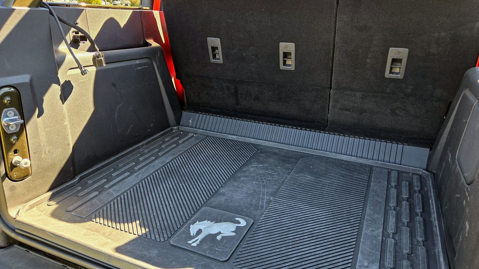 Porta-malas de carga do SUV Ford Bronco Raptor 2024-2