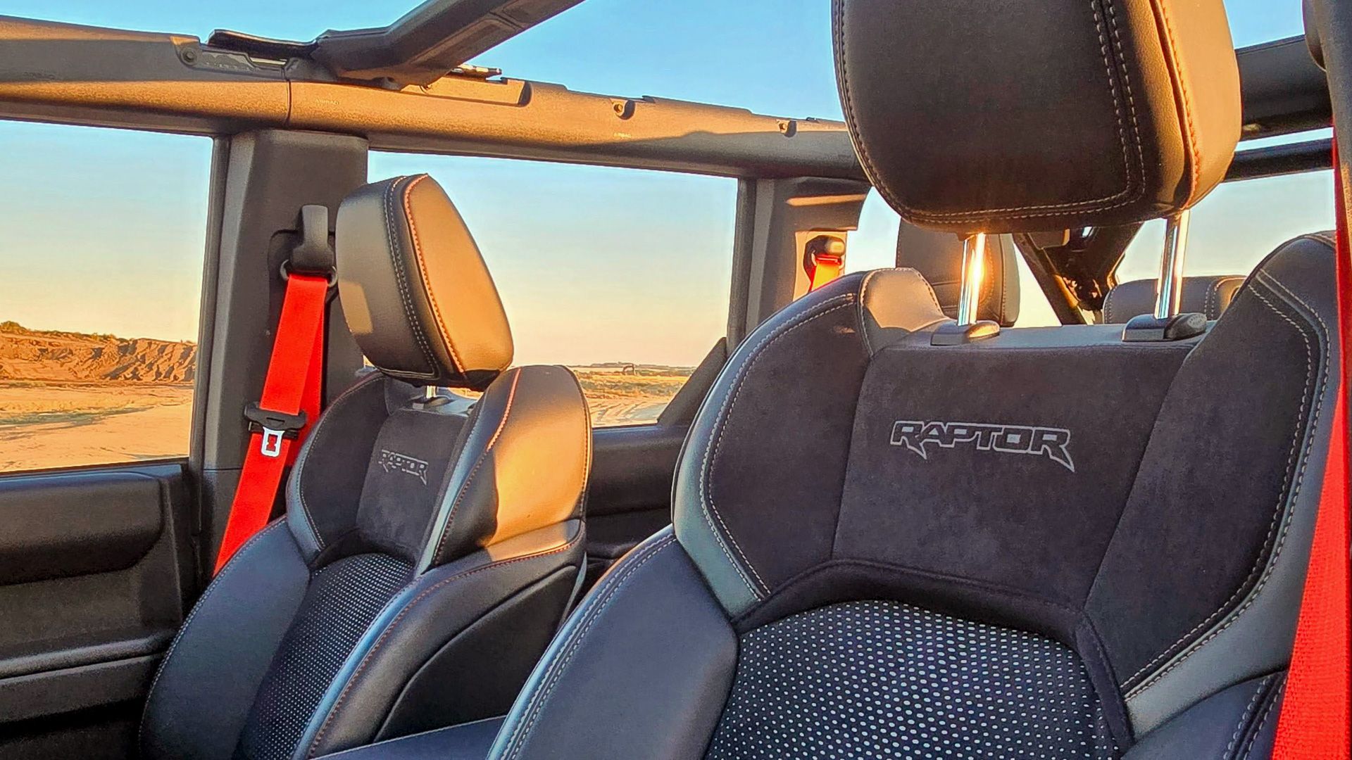 2024 Ford Bronco Raptor SUV bancos dianteiros-2