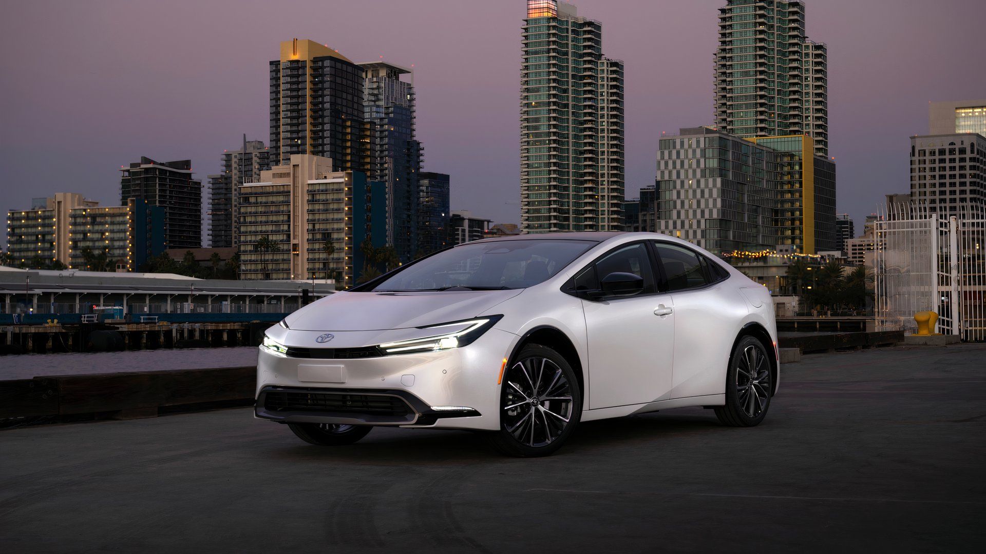 2024_Prius_Limited_WindChillPearl_001