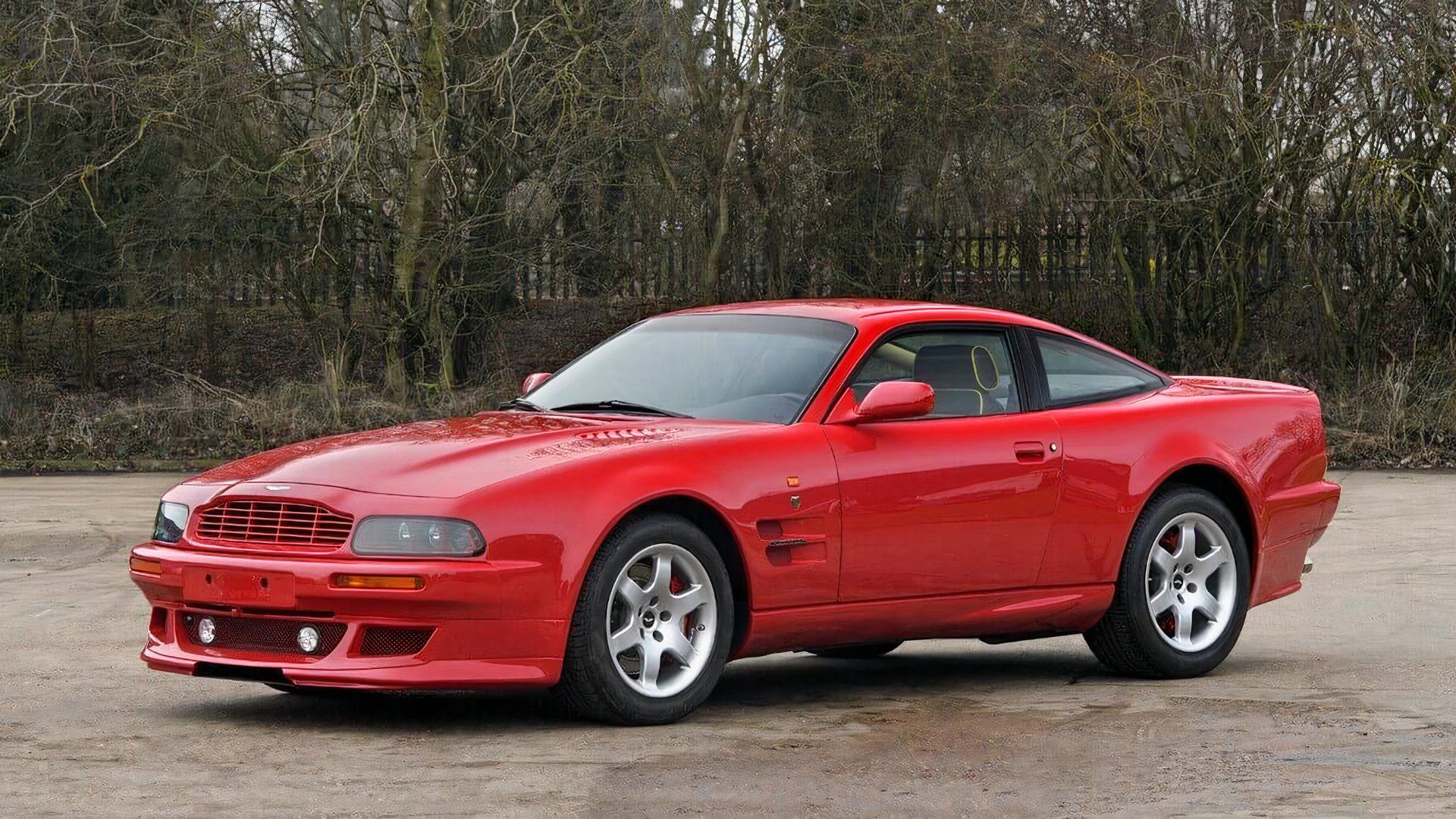 Aston Martin Vantage V550 - Vermelho