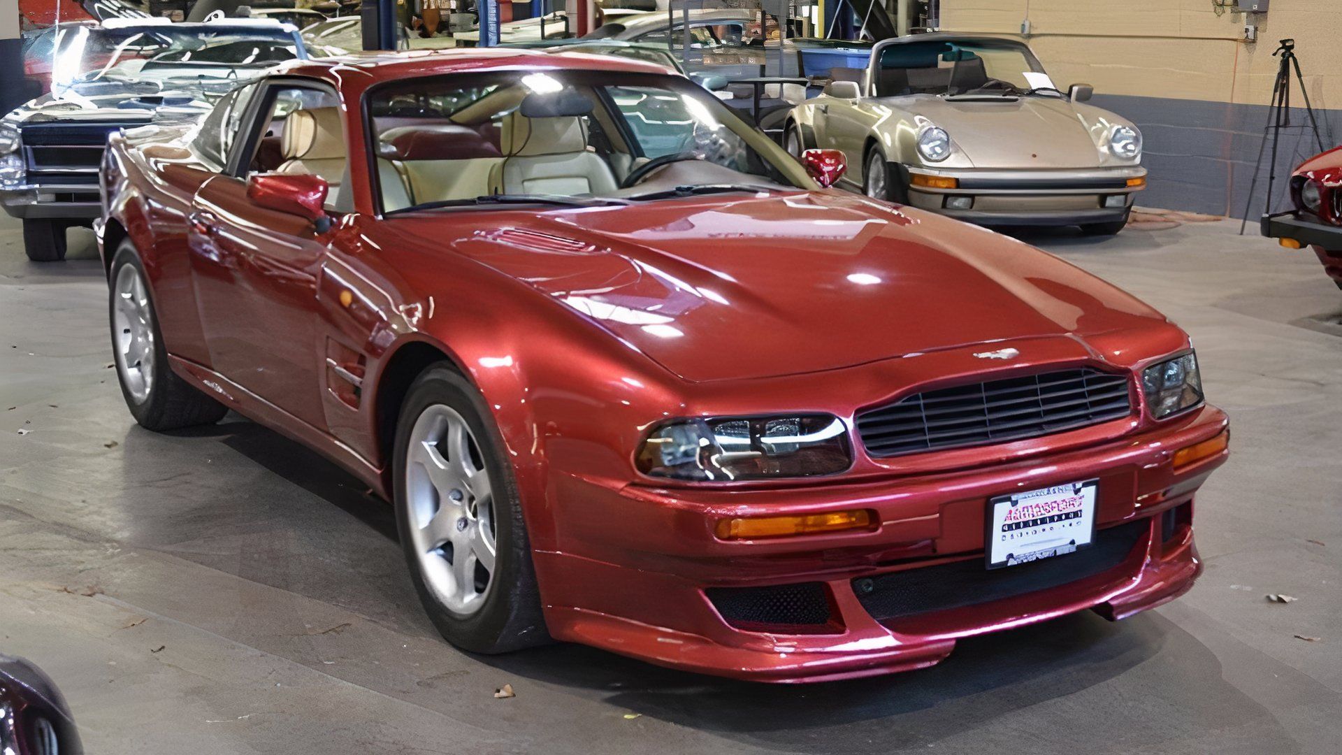 Aston Martin Vantage V550 - Cor ferrugem
