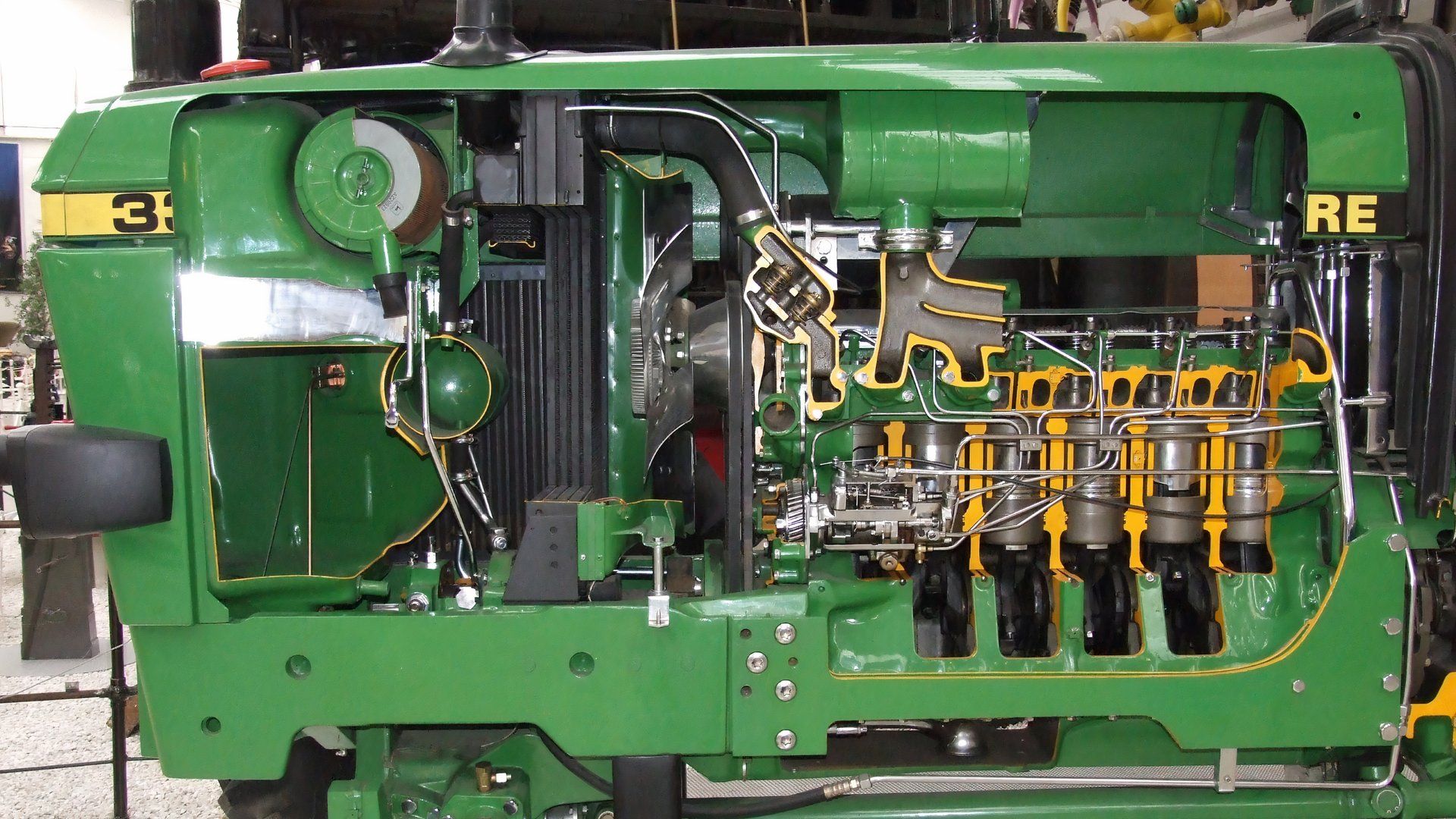 Uma seção transversal de um trator John Deere 3350