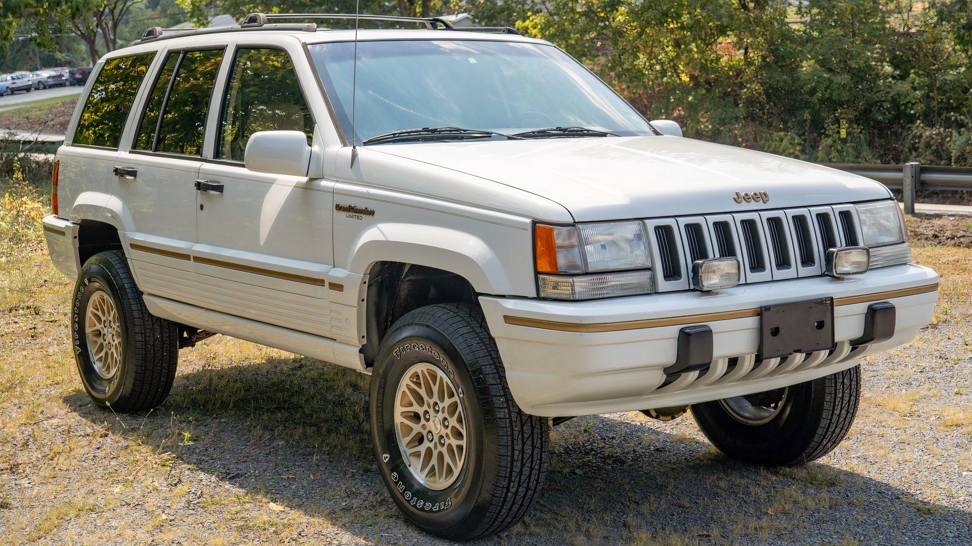 Vista lateral 3/4 do Jeep Grand Cherokee Limited 1995