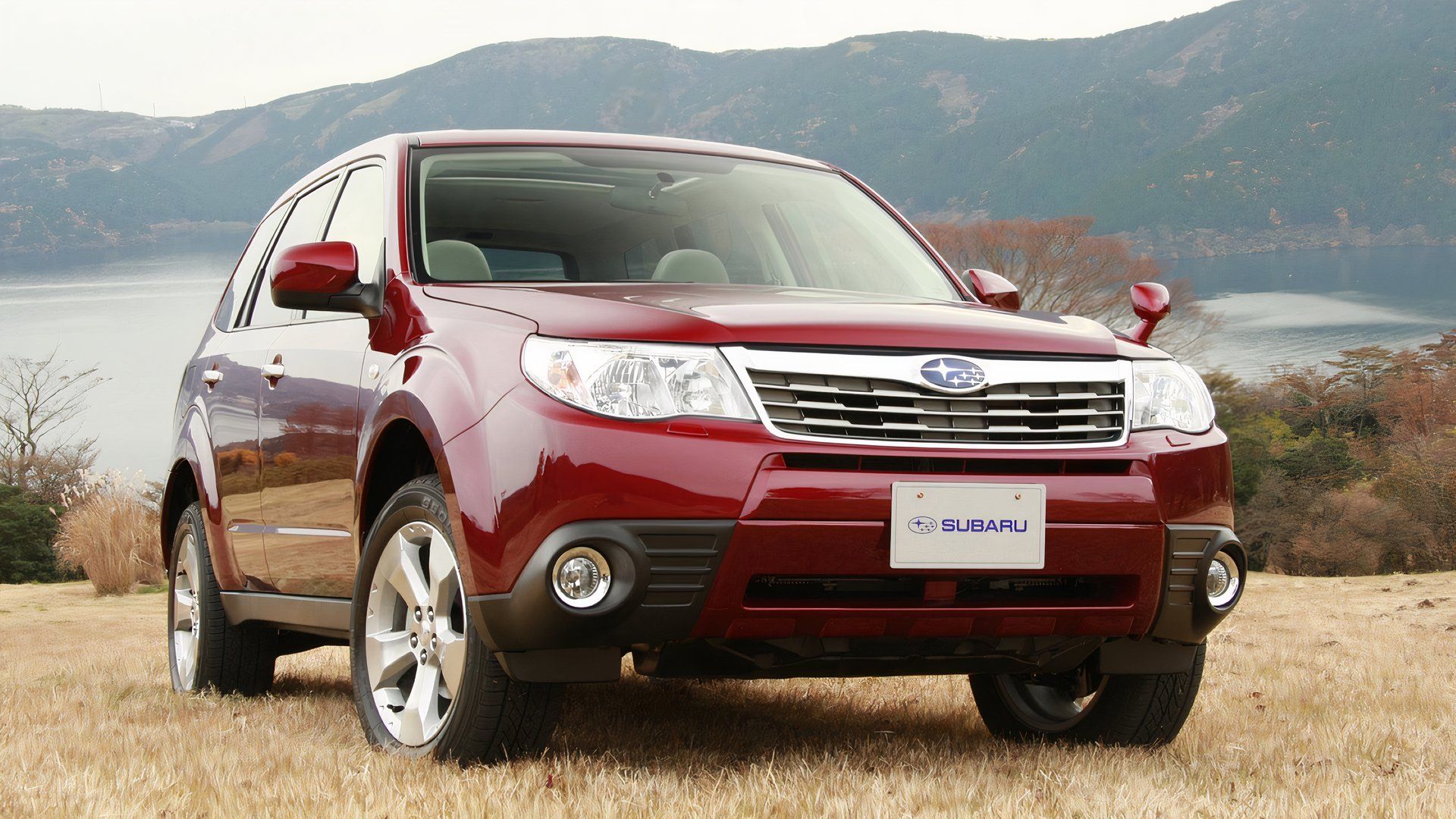 Foto frontal 3/4 de um Subaru Forester 2008