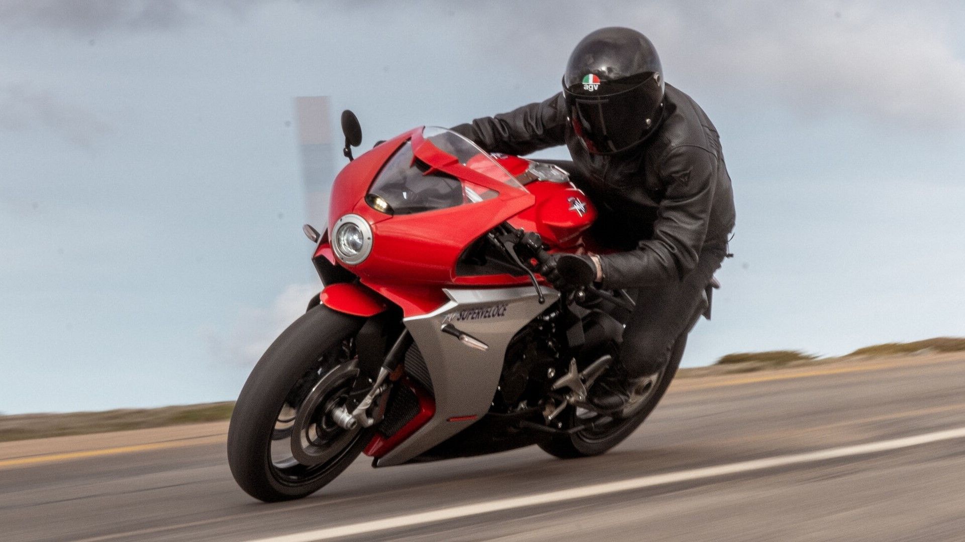 2024 MV Agusta Superveloce 800 cornering hd sports bike wallpaper