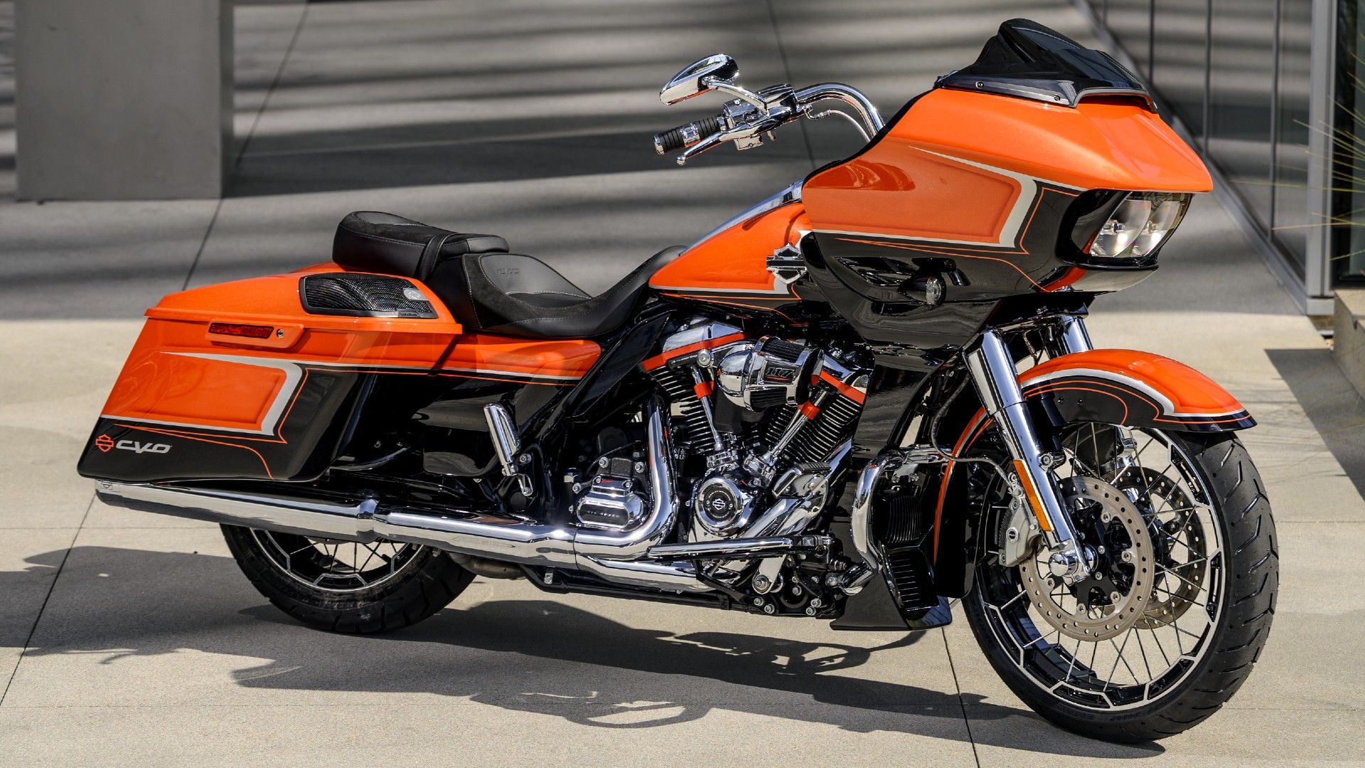 2022 Harley-Davidson CVO Road Glide Third Quarter