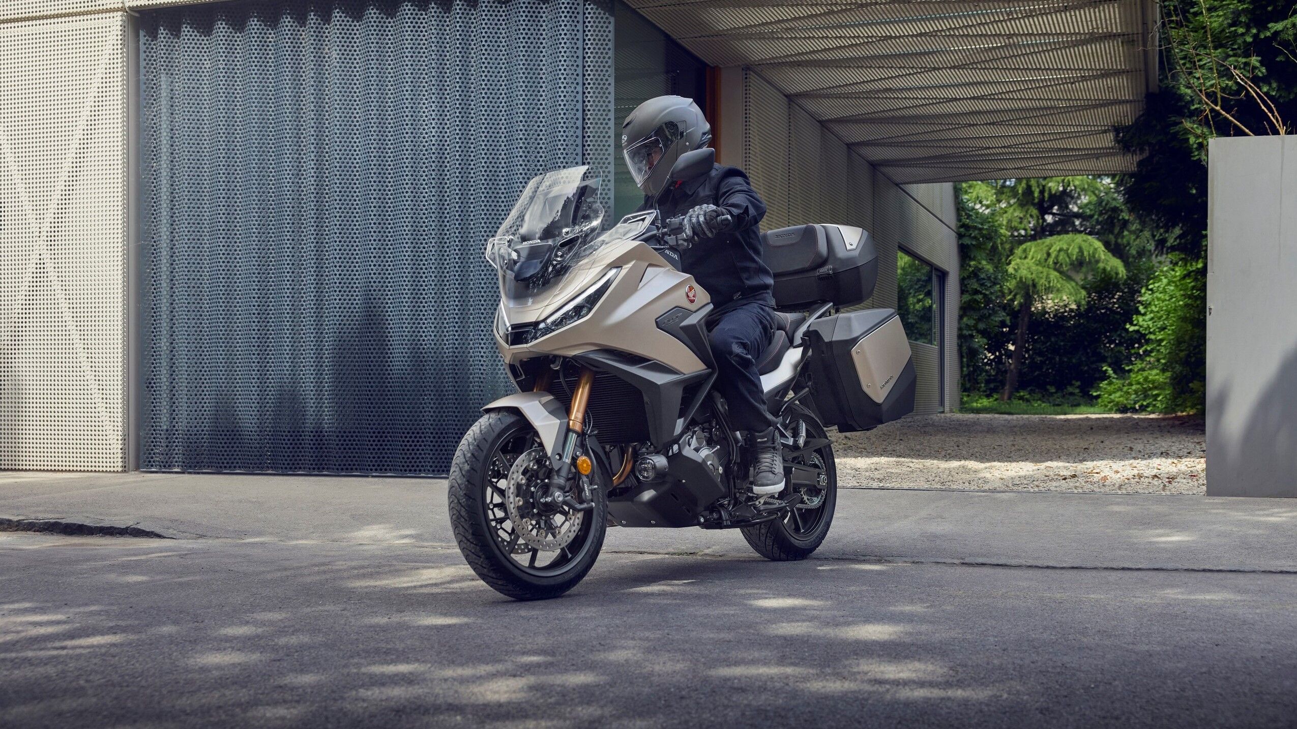 2025 Honda NT1100 Action