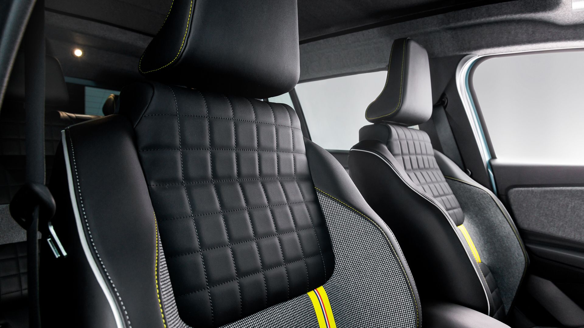 2025 Renault 4 E-Tech Interior-12
