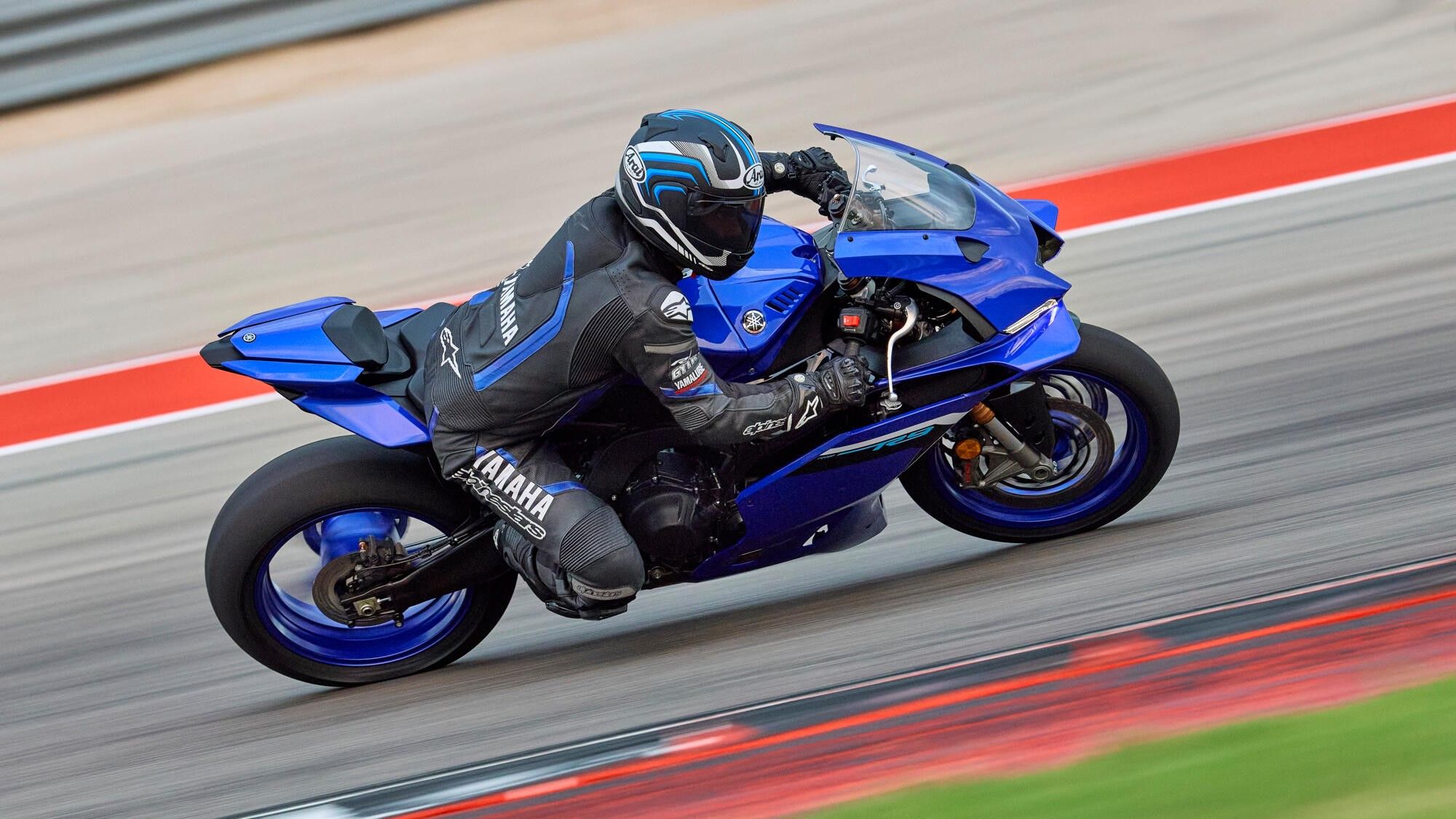 10 Reasons We'd Pick The New Ducati Panigale V2 Over The Yamaha R9