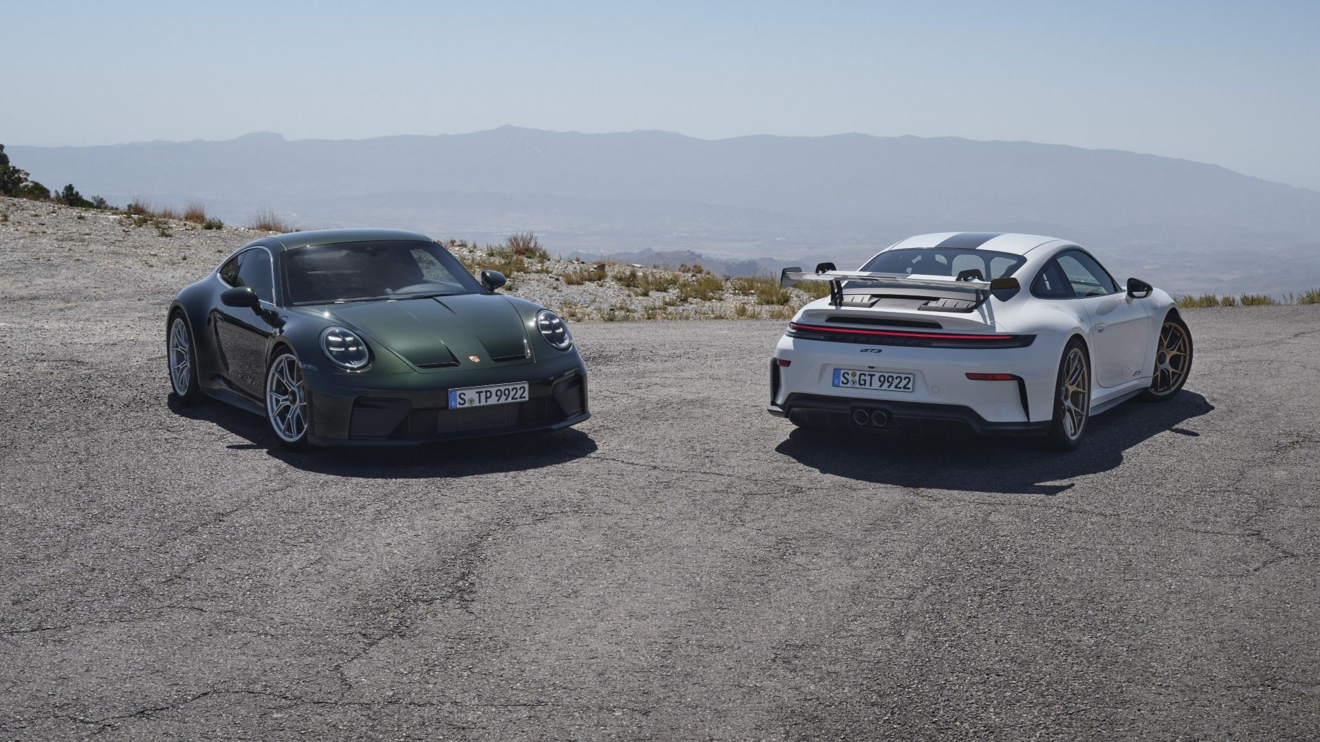 10 Reasons Why The Porsche 911 Defines Sports Car Excellence