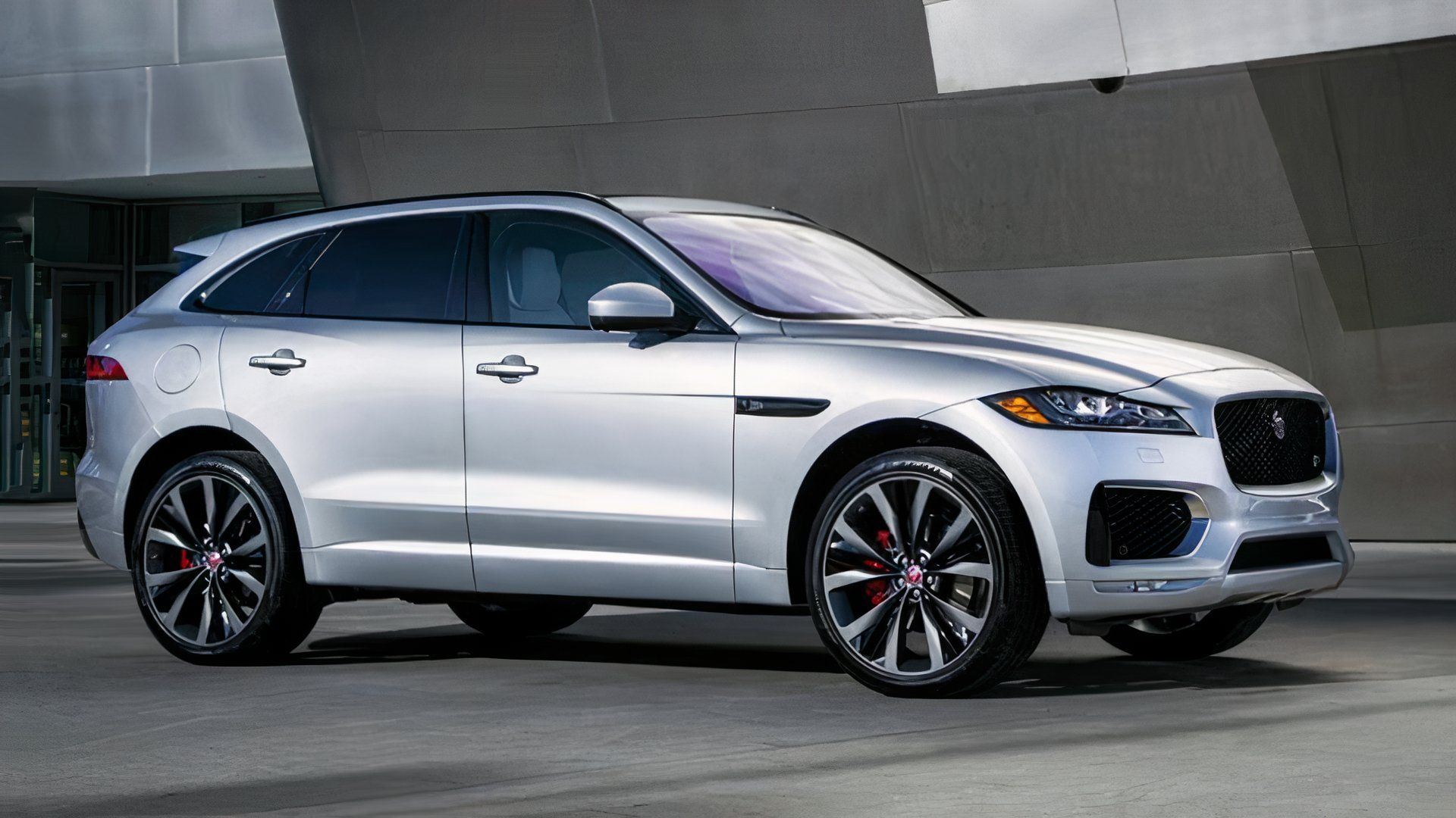 Side shot of a 2019 Jaguar F-pace