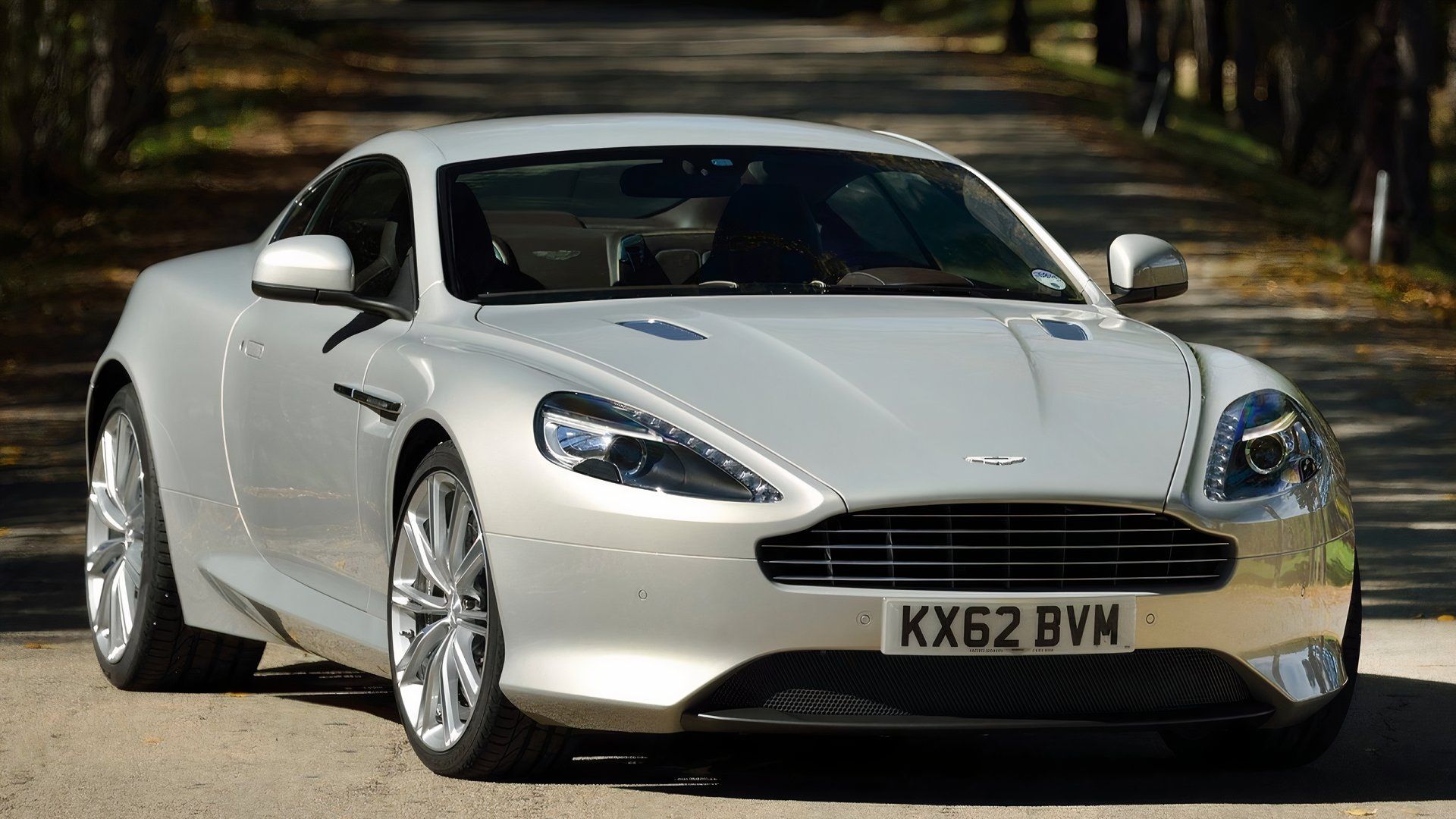 Aston Martin DB9, front quarter view