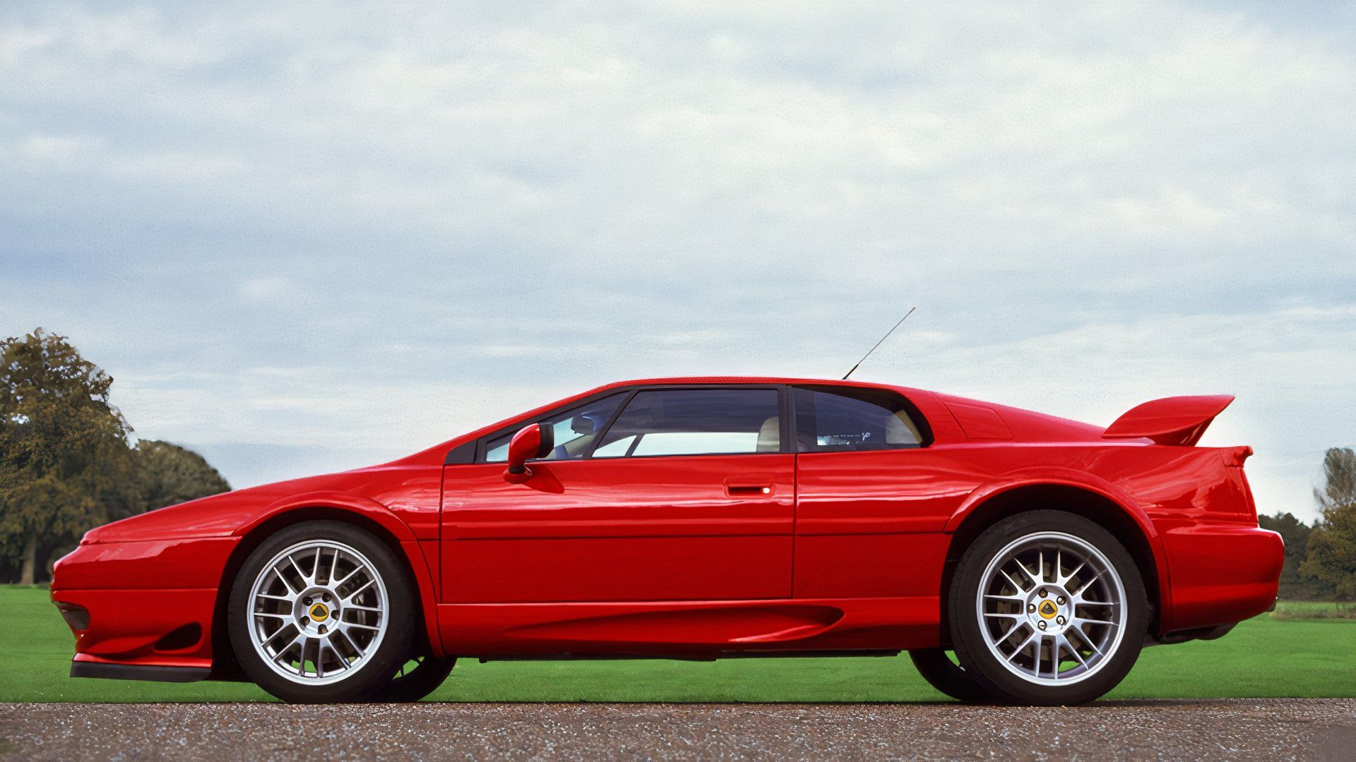 Lotus Esprit V8, side profile view