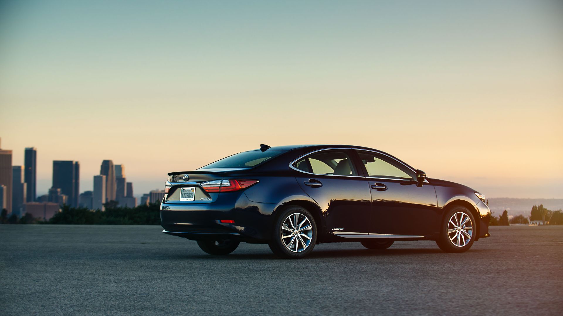 black 2018 Lexus ES 300h