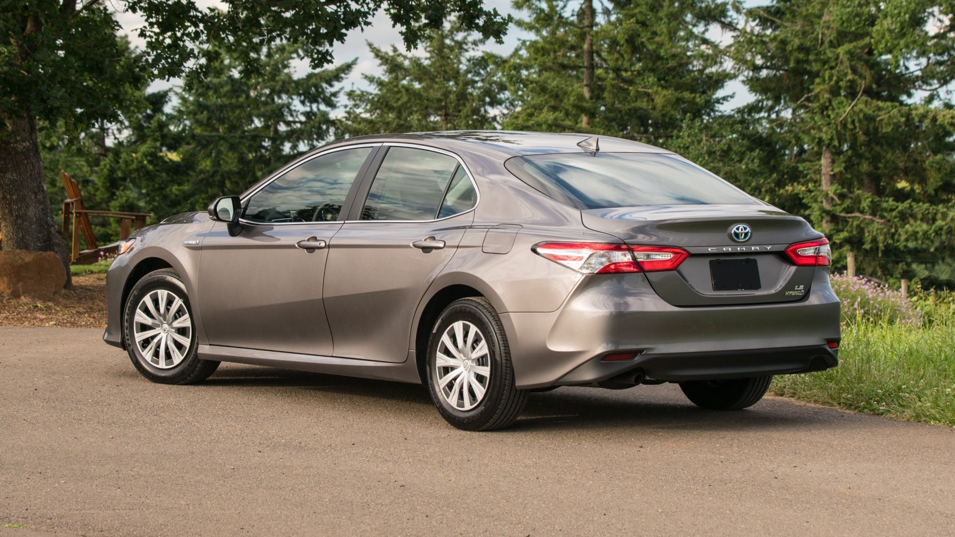 2019 Toyota Camry Hybrid rear-quarter