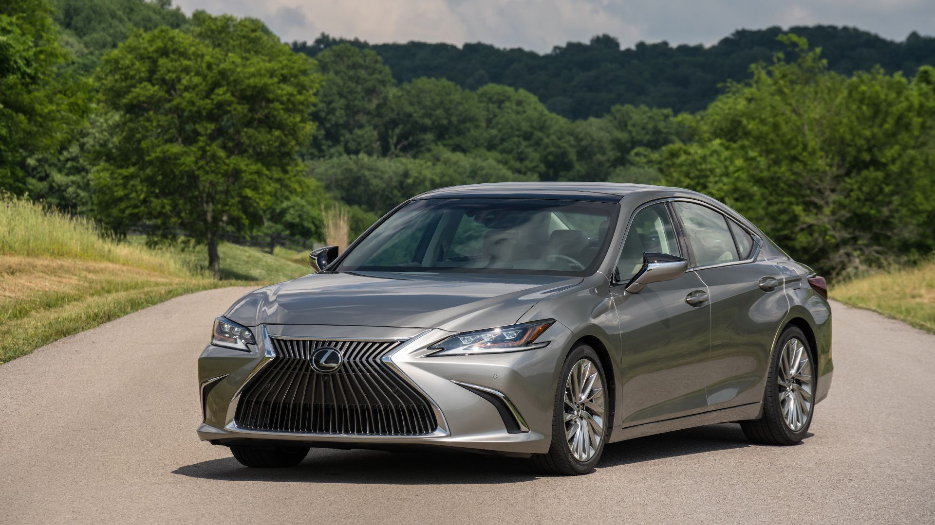 2019 Lexus ES 300h Lado