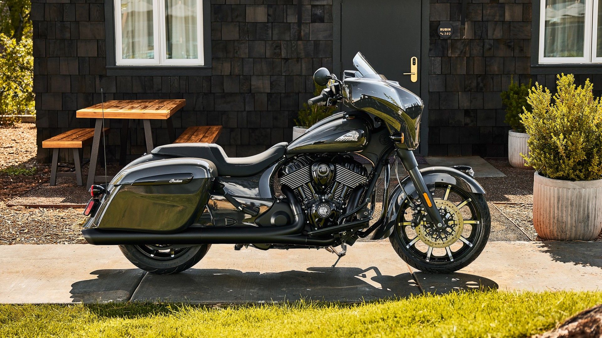 2024 Indian Chieftain Dark Horse side profile view