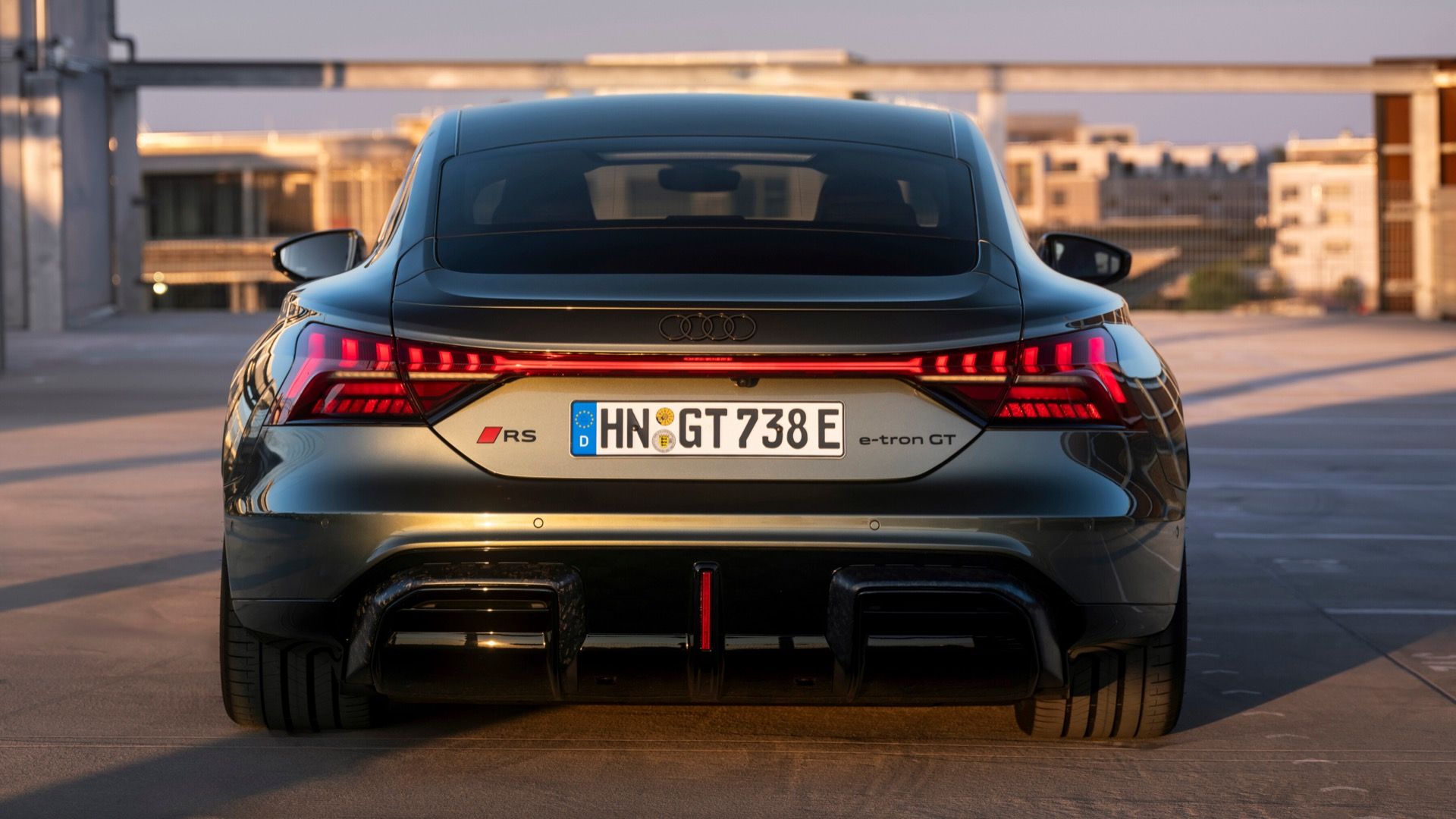 Foto traseira de desempenho do Audi RS e-tron GT 2025