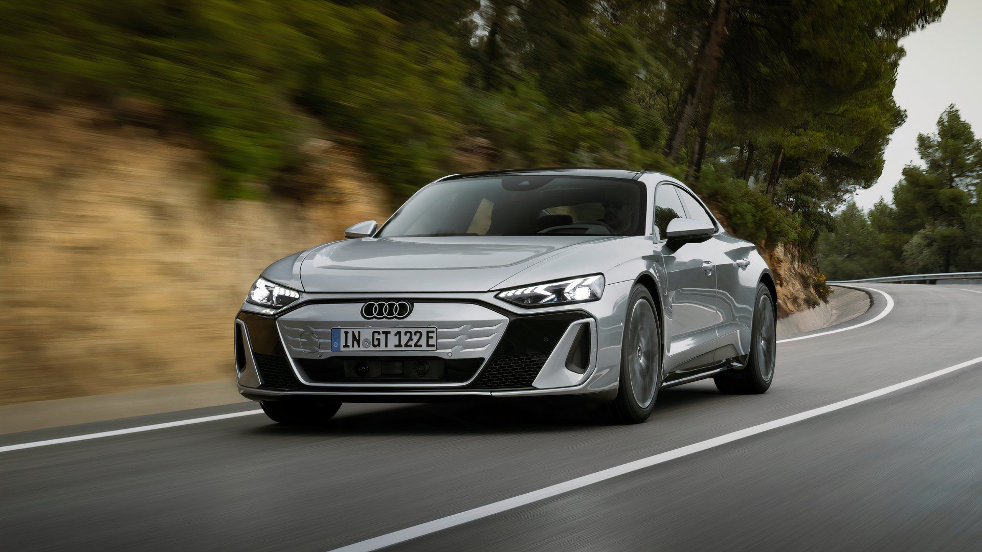 Foto de ação frontal do Audi S e-Tron GT 2025