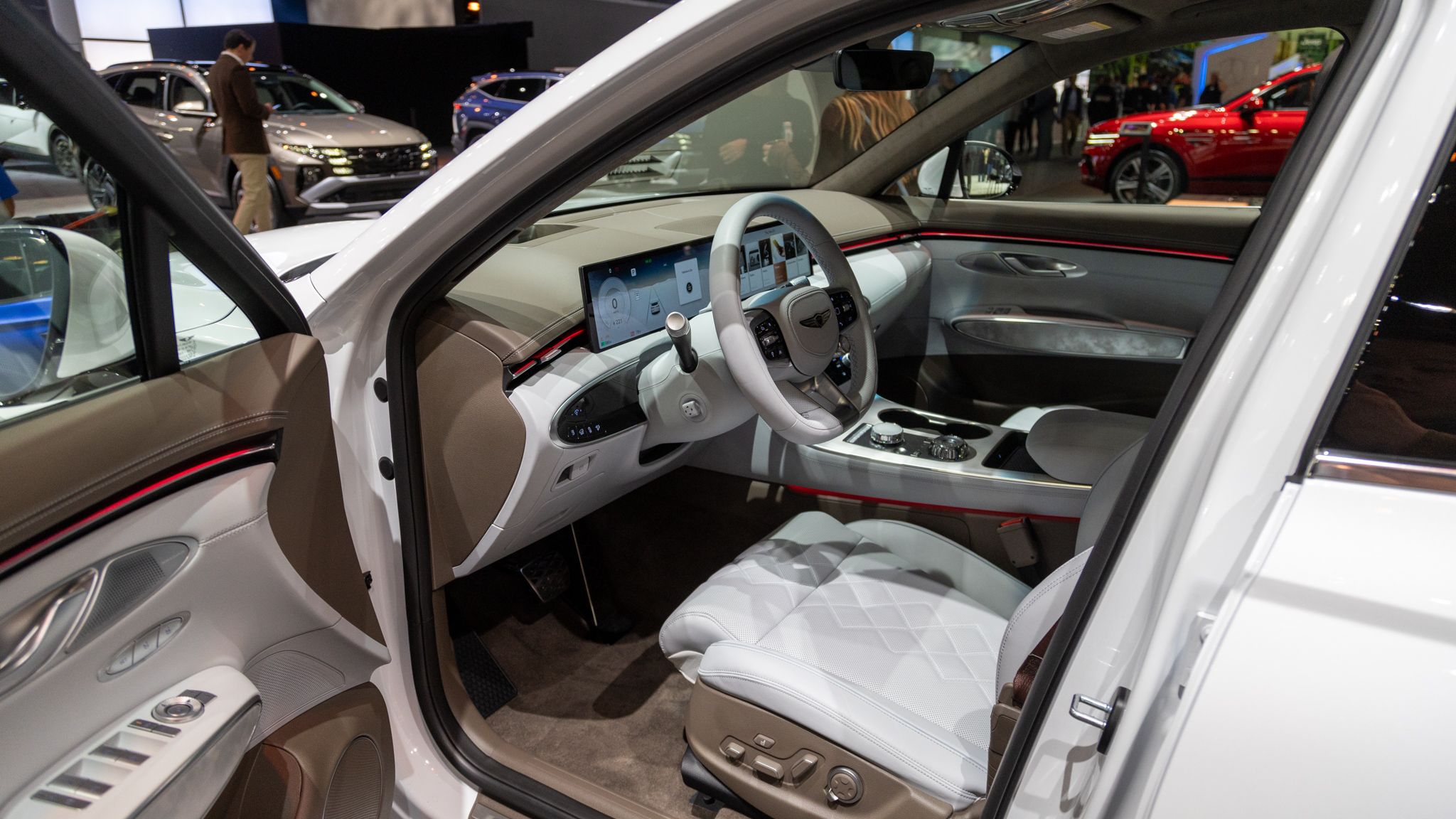 2025 Genesis GV70 e GV70 eletrificados na LAAS 2024-15