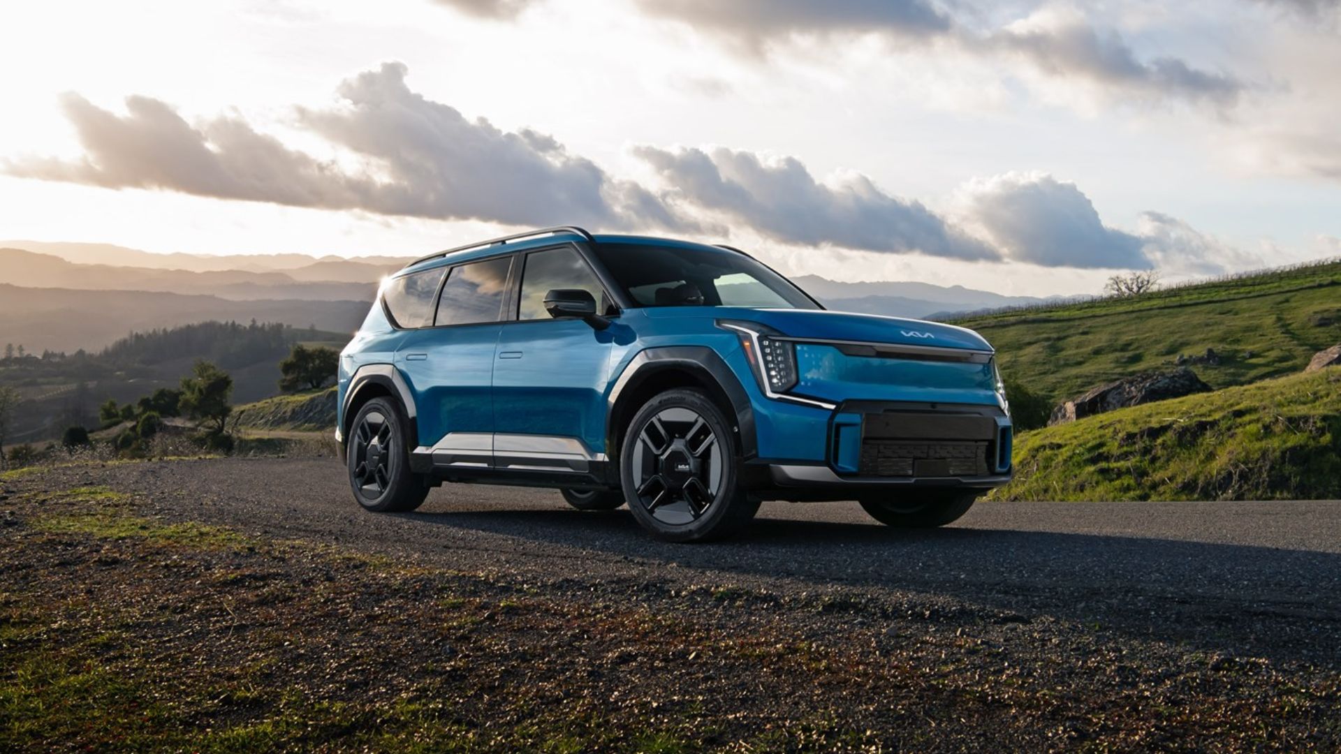 2025 Kia EV9 Side Profile And Front Fascia