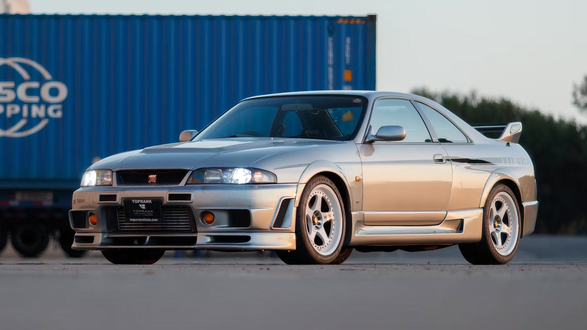 Nissan Skyline GT-R NISMO 400R, frente 3/4