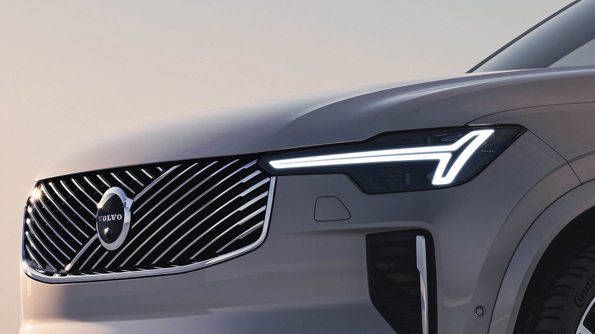 2025 Volvo XC90, front quarter view closeup