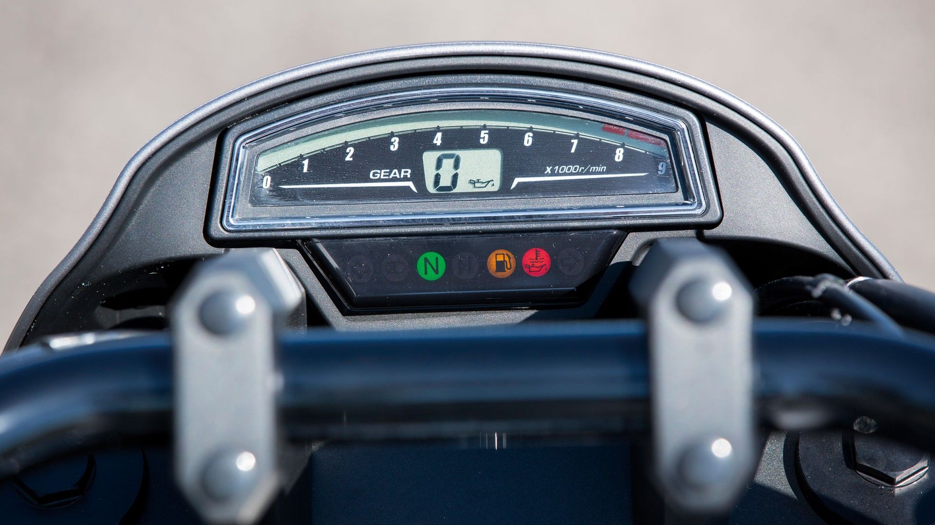 Suzuki Boulevard M109R instrument cluster Close-up display