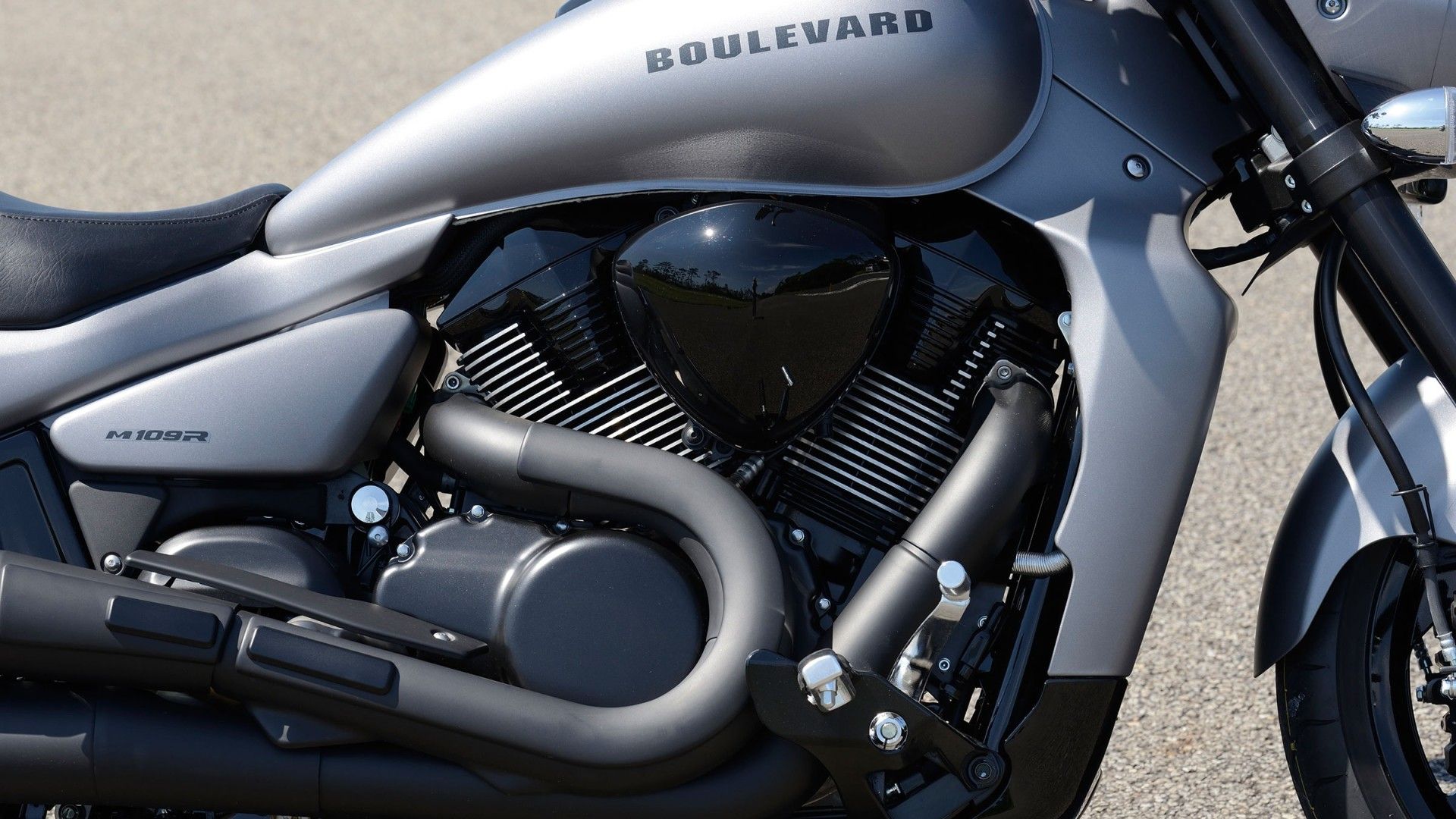Suzuki Boulevard M109R Liquid-cooled V-twin Motor Close-Up Shot