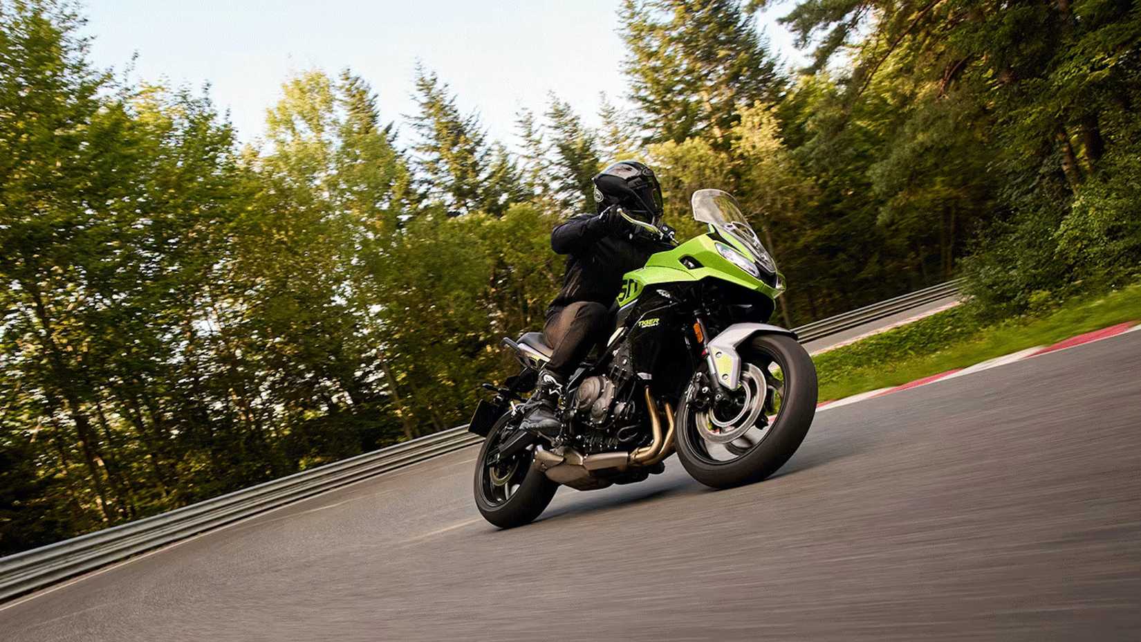 tiger-sport-660 action