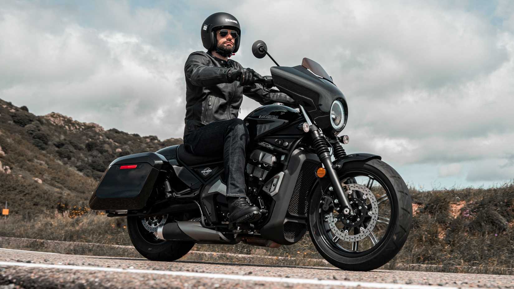 Moto Morini Calibro 700 Bagger front third quarter view