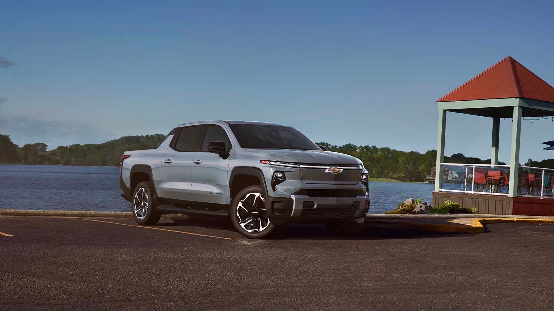 Front 3/4 view of a 2025 Chevrolet Silverado EV LT