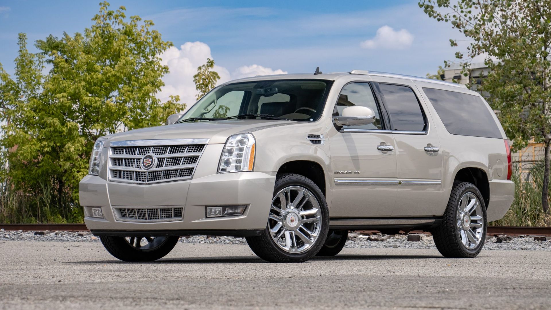 2013 Cadillac Escalade ESV Platinum AWD Parked