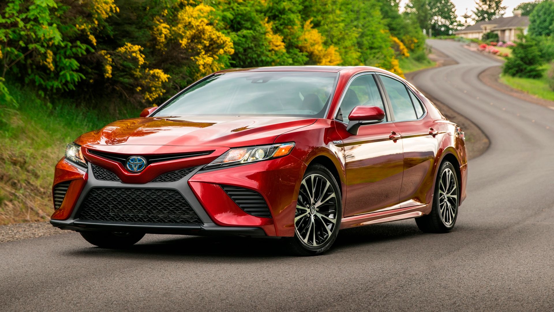 Red 2019 Camry Hybrid SE front-quarter