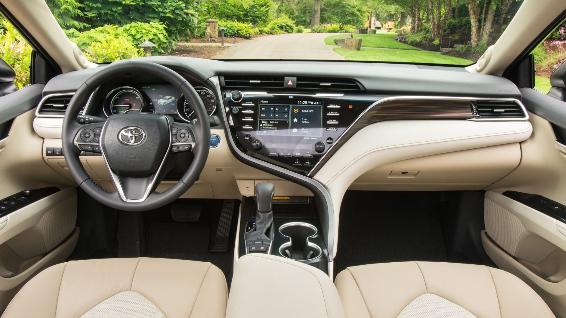 2019 Toyota Camry Hybrid XLE (4)
