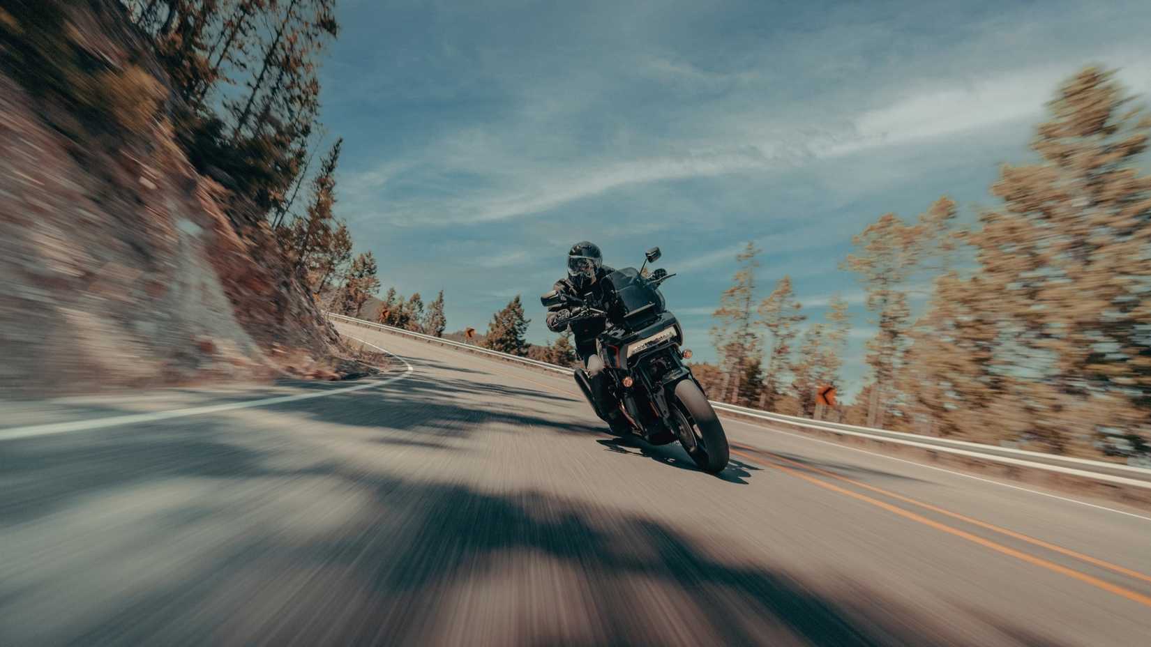 2025 Harley-Davidson Pan America St-Bends on the road