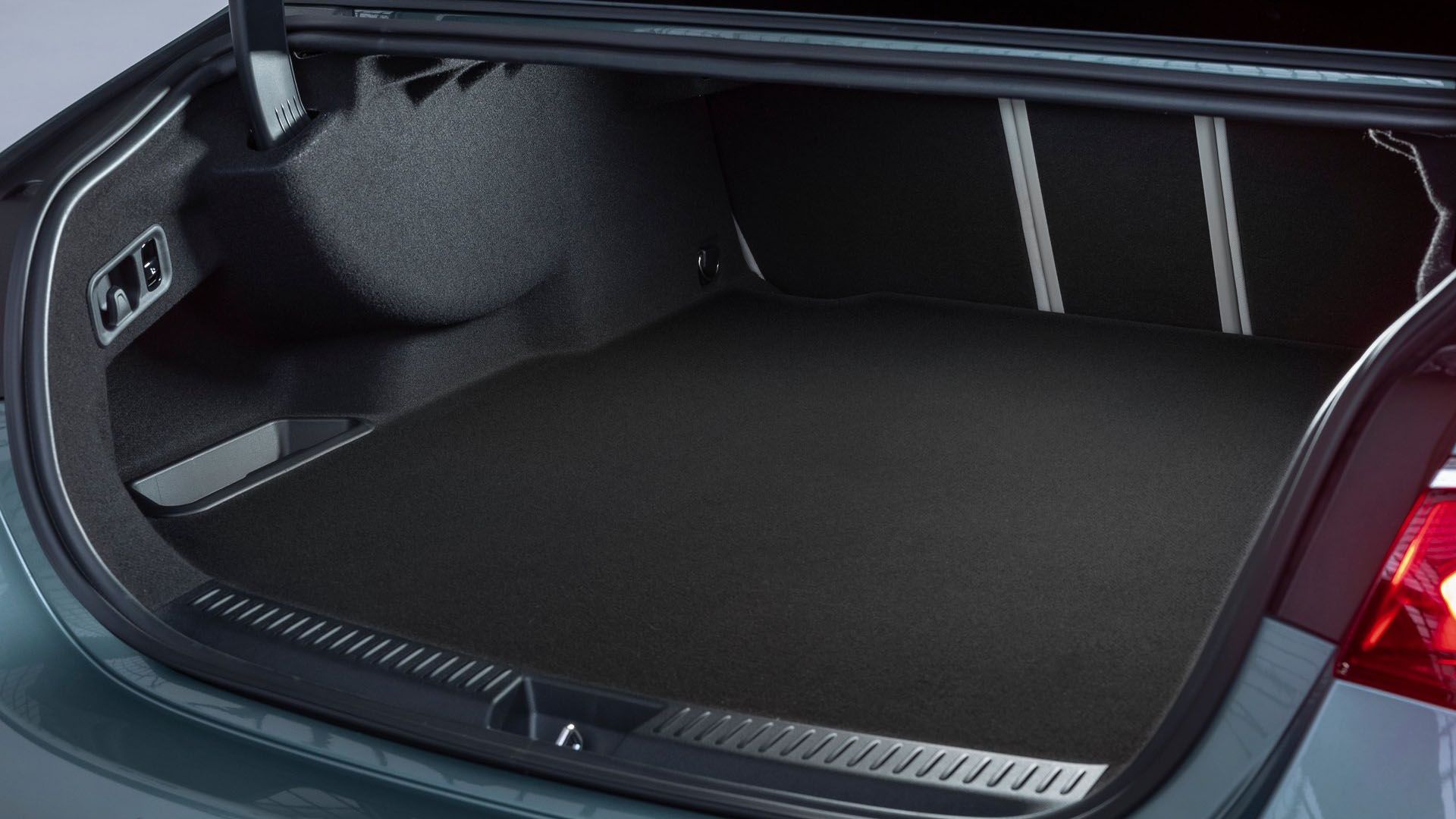 2025 Mercedes-Benz E450 Cargo Space TopSpeed