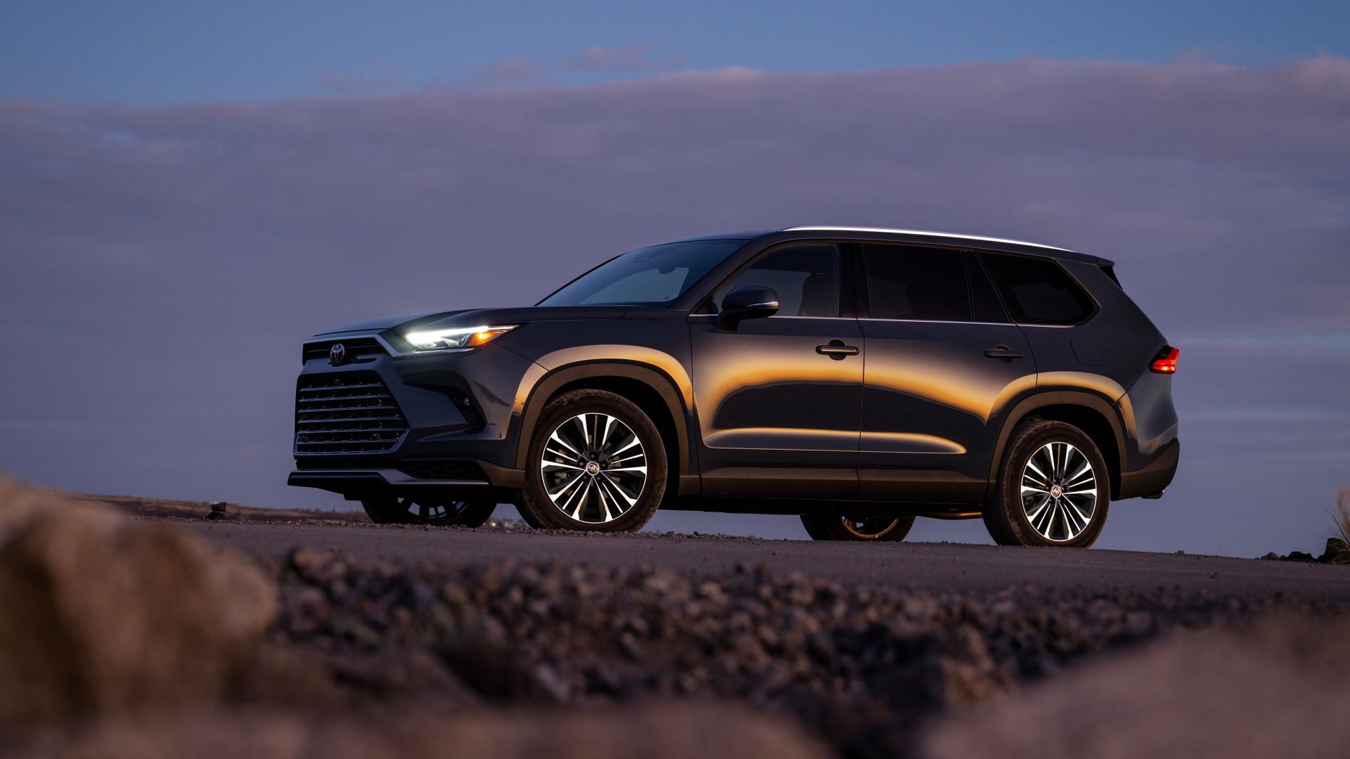 2025 Toyota Grand Highlander Front Three-Quarter