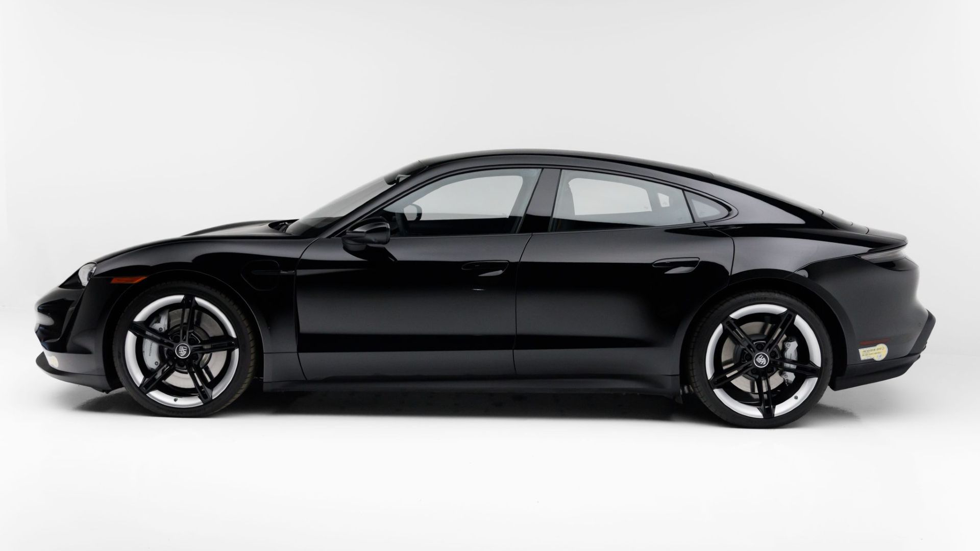 2022 Porsche Taycan lateralmente