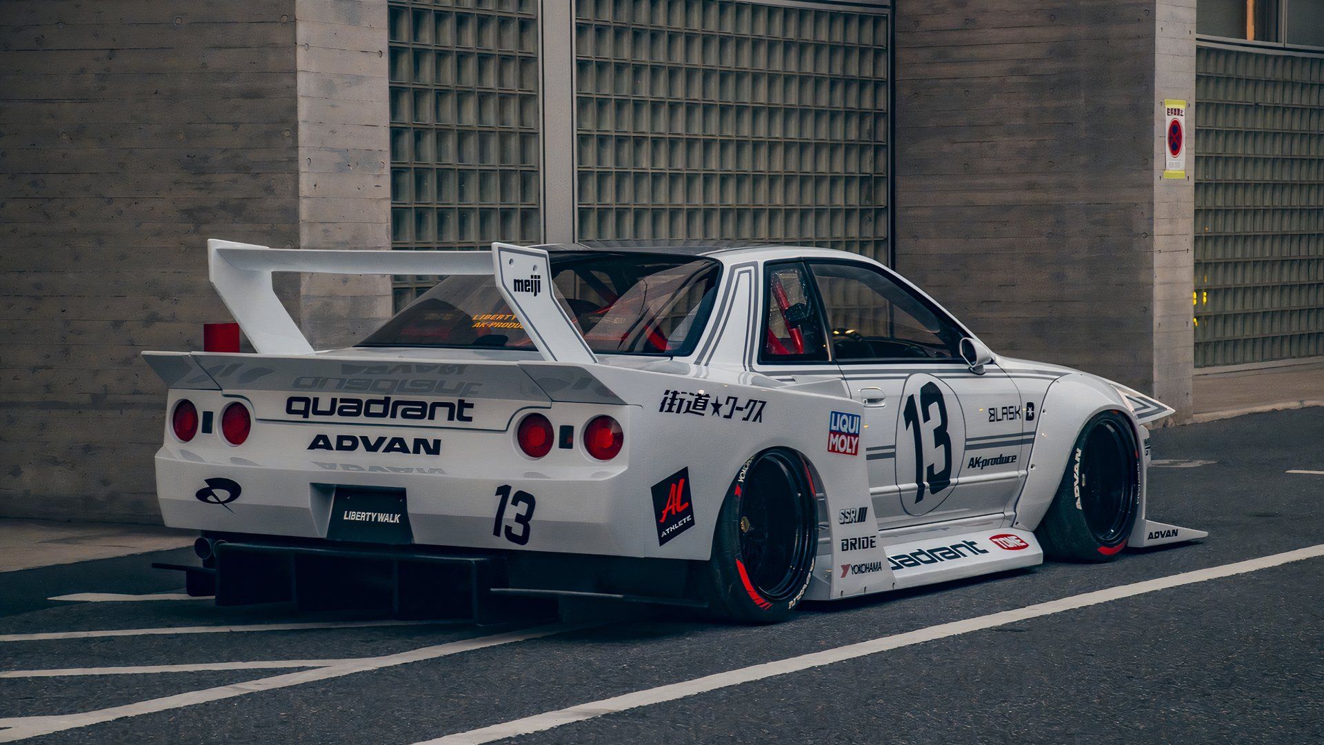 Nissan Skyline GT-R R32 Widebody 2カラーセット Nissan Skyline GT-R R32 Recives Extreme Body Kit From
