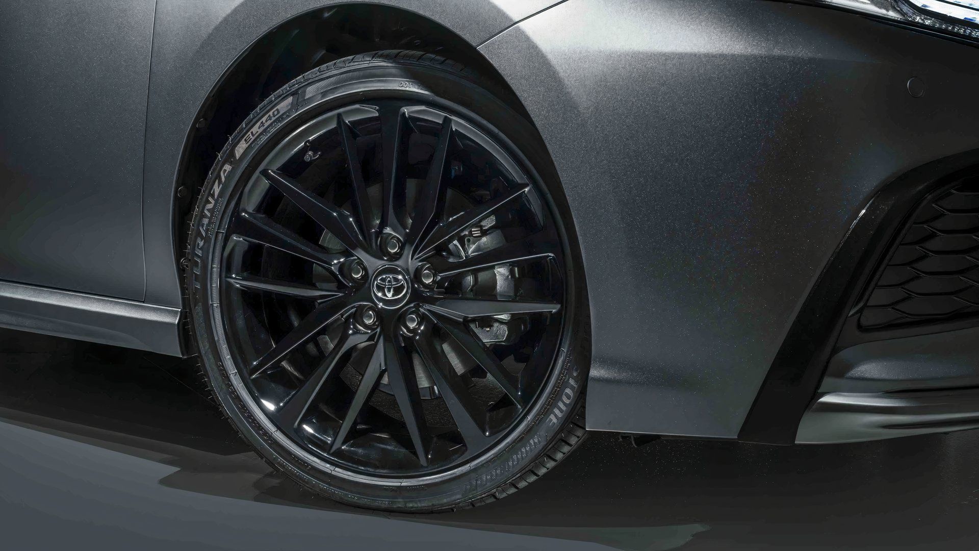 2022 Toyota Camry XSE Hybrid Front Alloy Shot