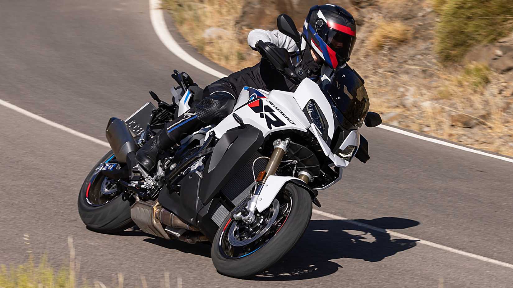 Photo inspiration: Electric Motorcycles With Cornering Abs Features Reference: 10 Powerful Inline Four Motorcycles That Are Not Sports Bikes