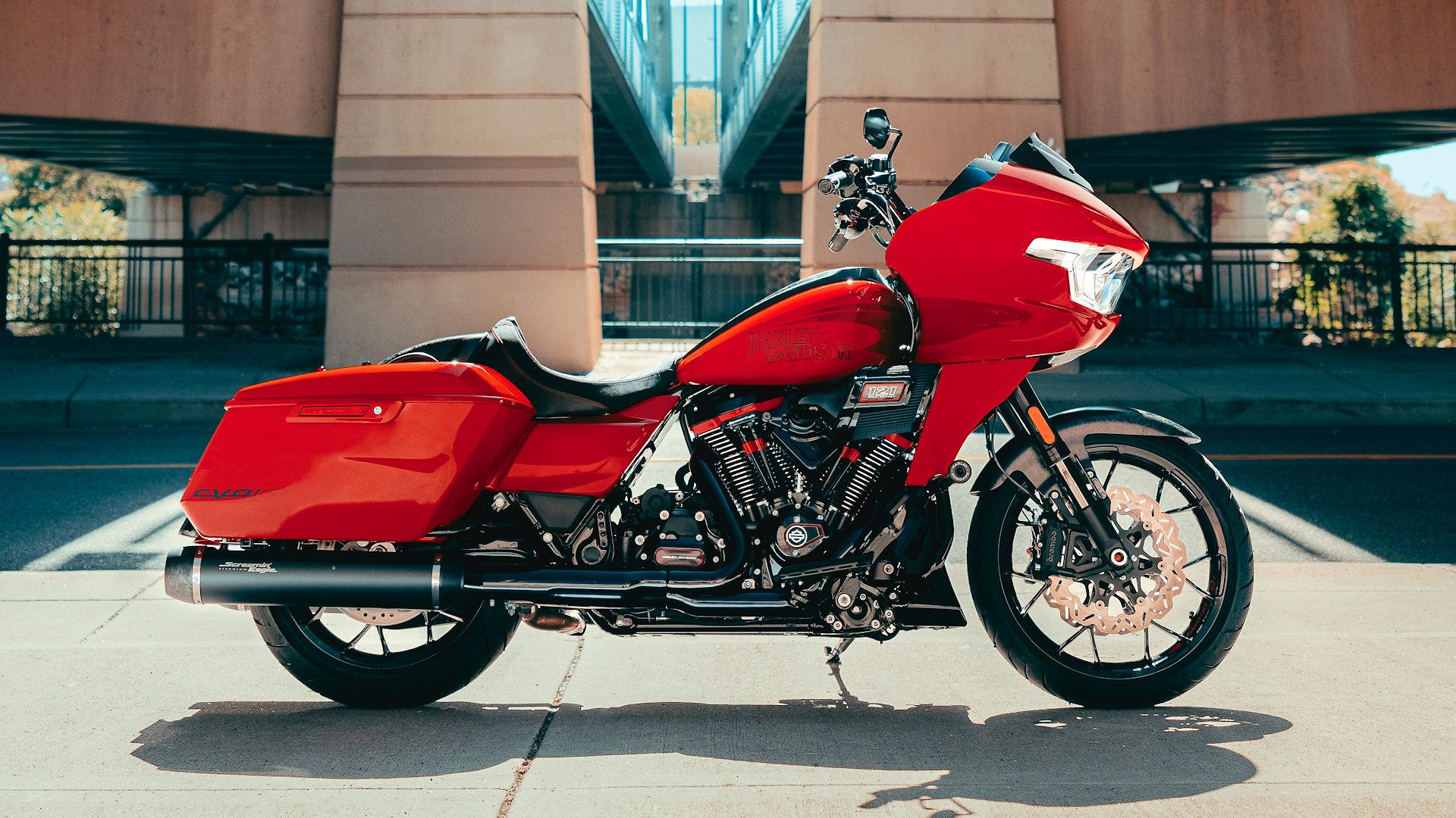 2025 Harley-Davidson CVO Road Glide St Static Profile Shot