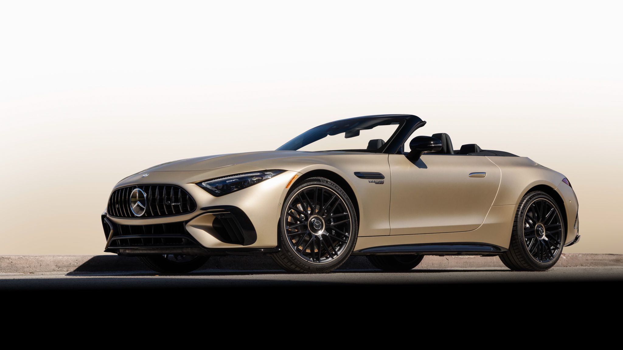 2025 Mercedes-AMG SL 63 MANUFAKTUR Golden Coast