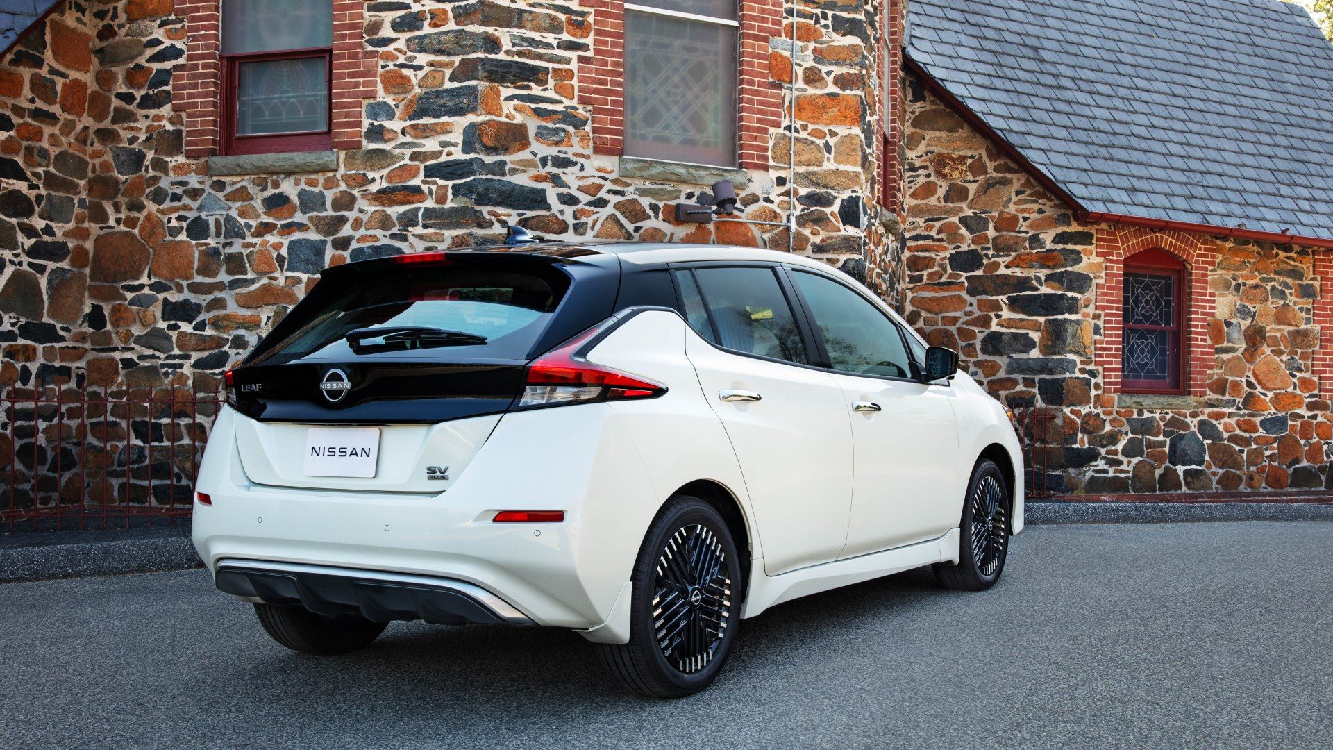 White Leaf rear-quarter